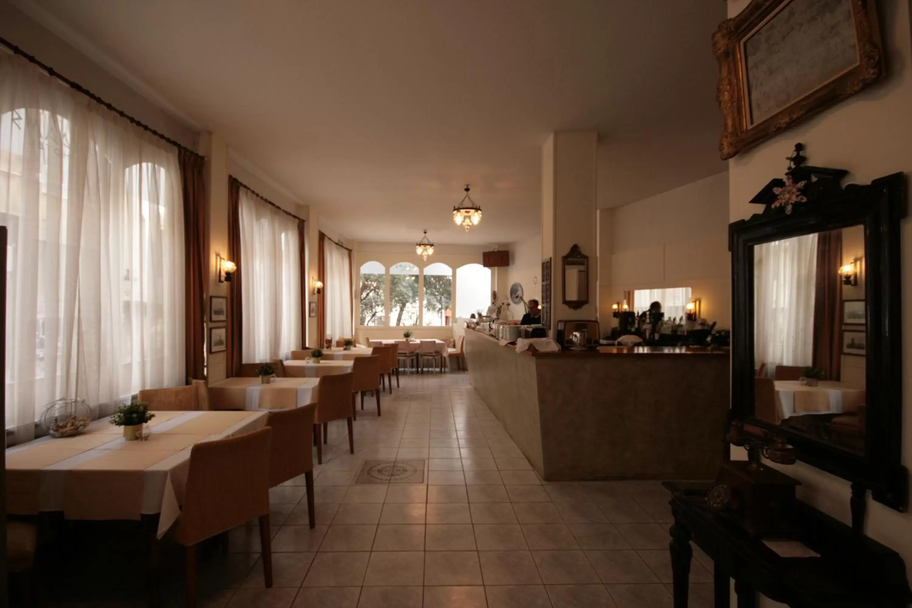 Restaurant/places to eat in Adams Hotel Restaurant/places to eat in Adams Hotel