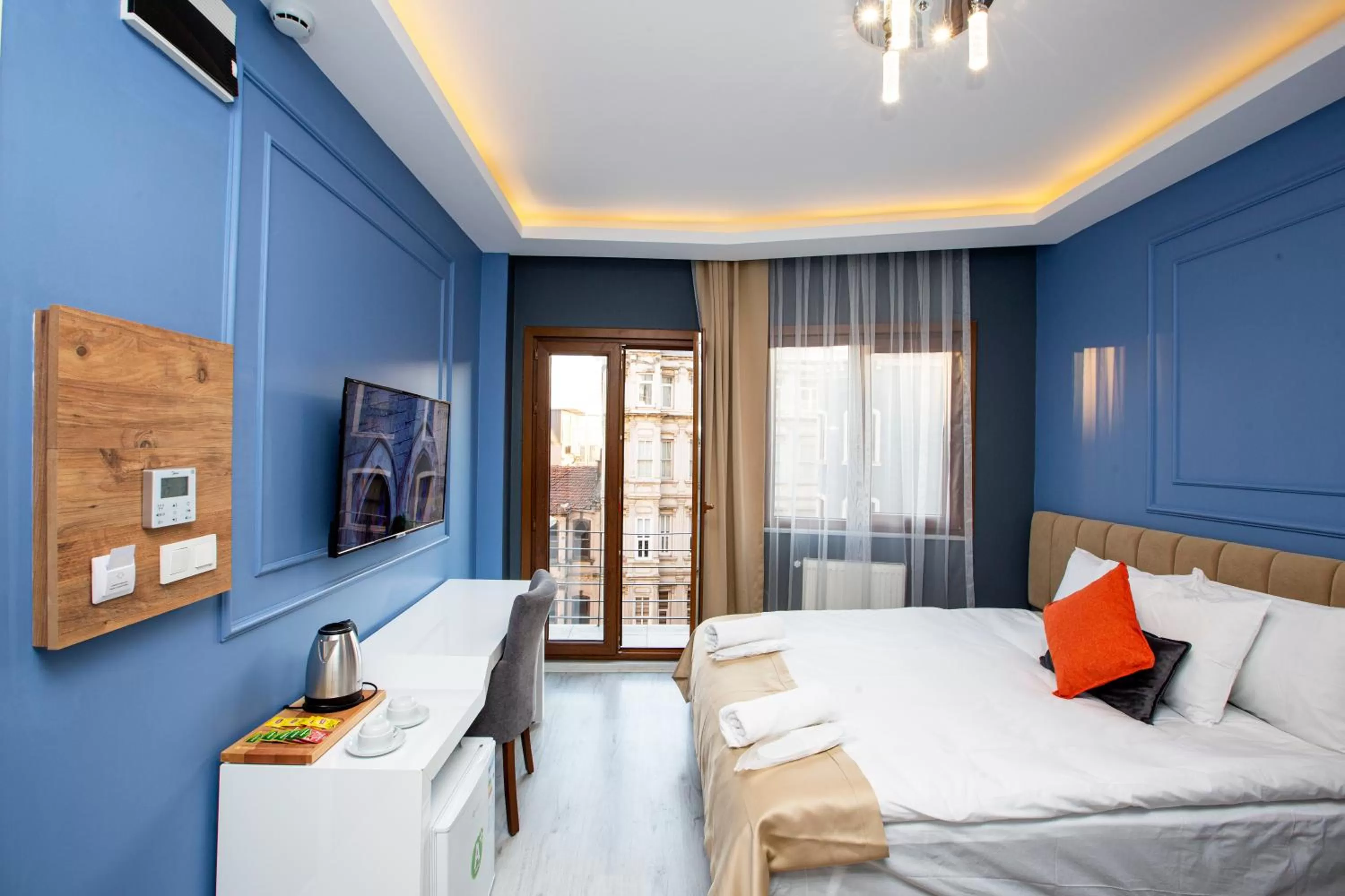 Deluxe Double Room with Balcony in Taksim Leon's Hotel