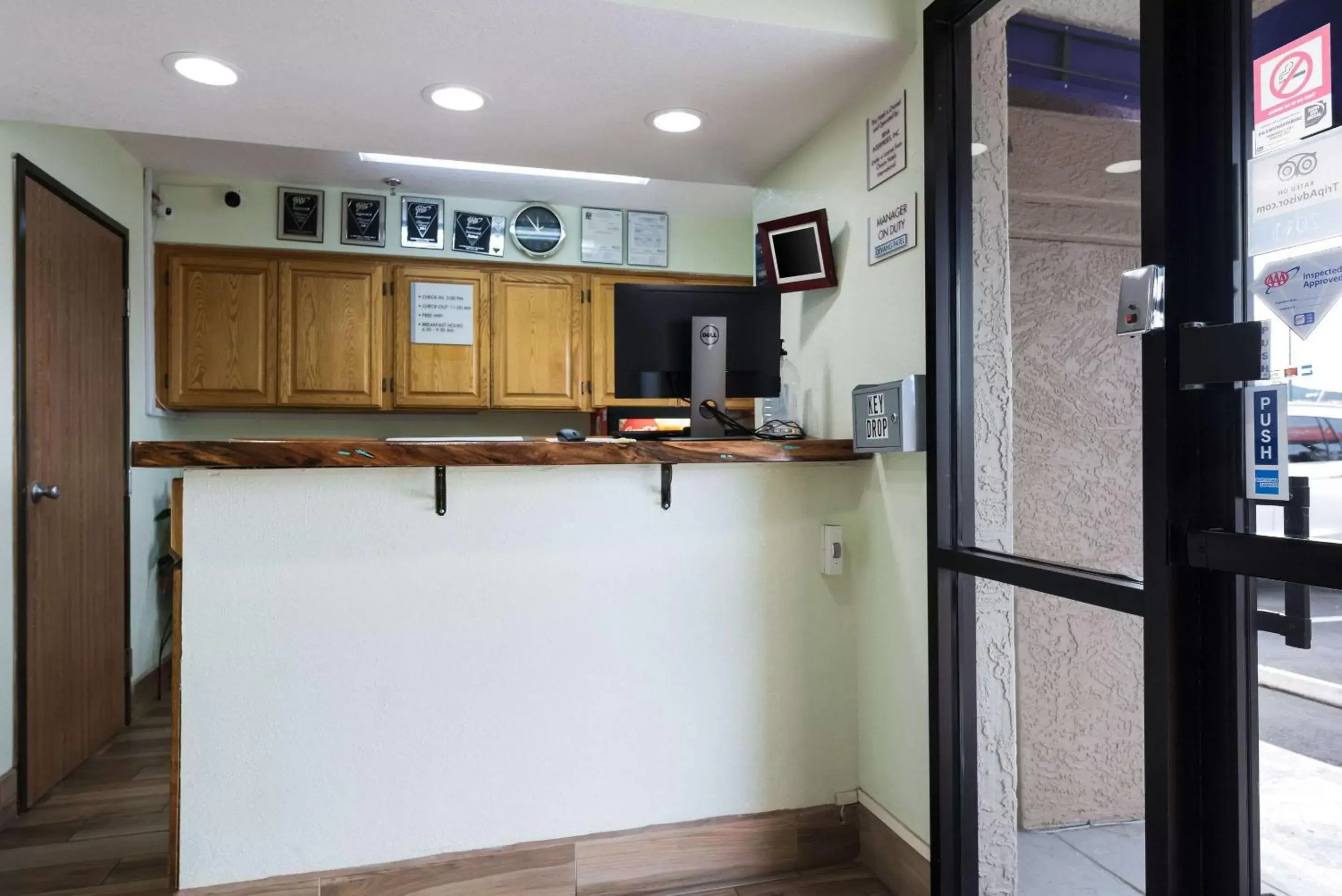 Lobby or reception in Econo Lodge Inn & Suites Williams - Grand Canyon Area Lobby or reception in Econo Lodge Inn & Suites Williams - Grand Canyon Area