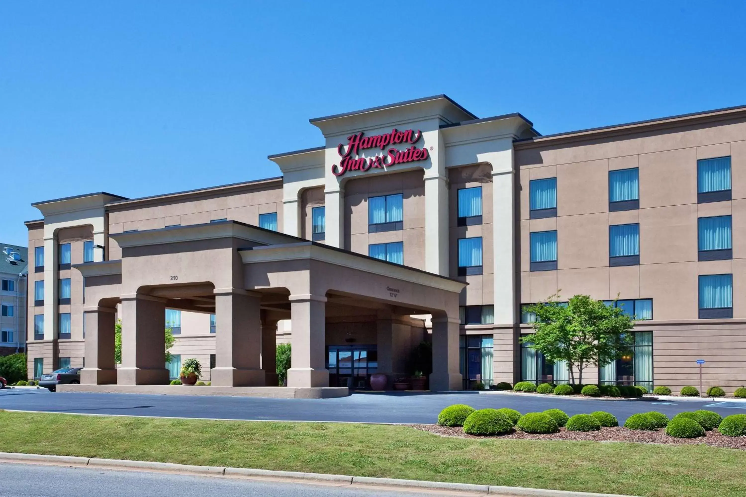 Property Building in Hampton Inn & Suites Oxford-Anniston