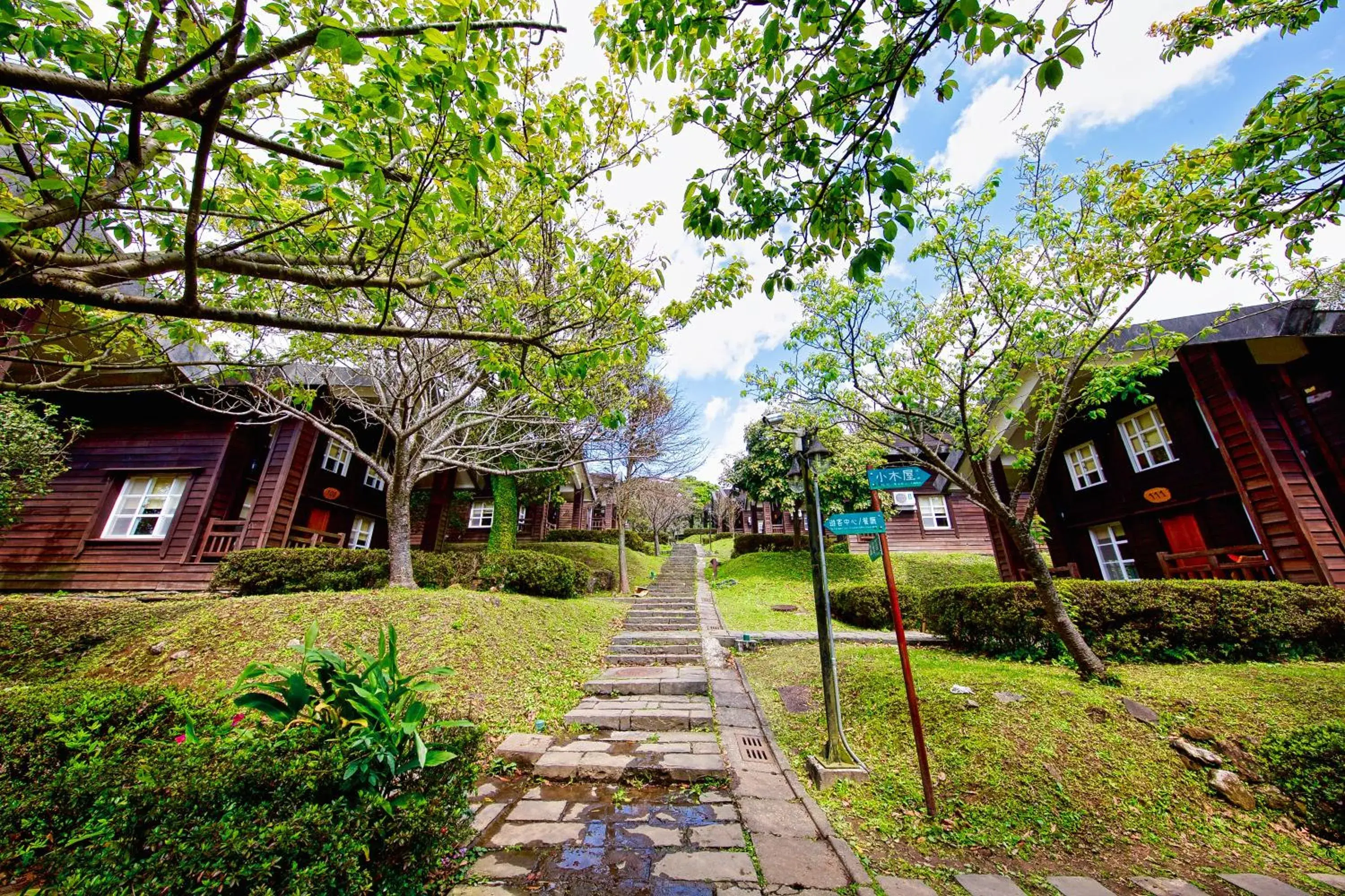 Property building in Yanmin Hot Spring Resort Property building in Yanmin Hot Spring Resort