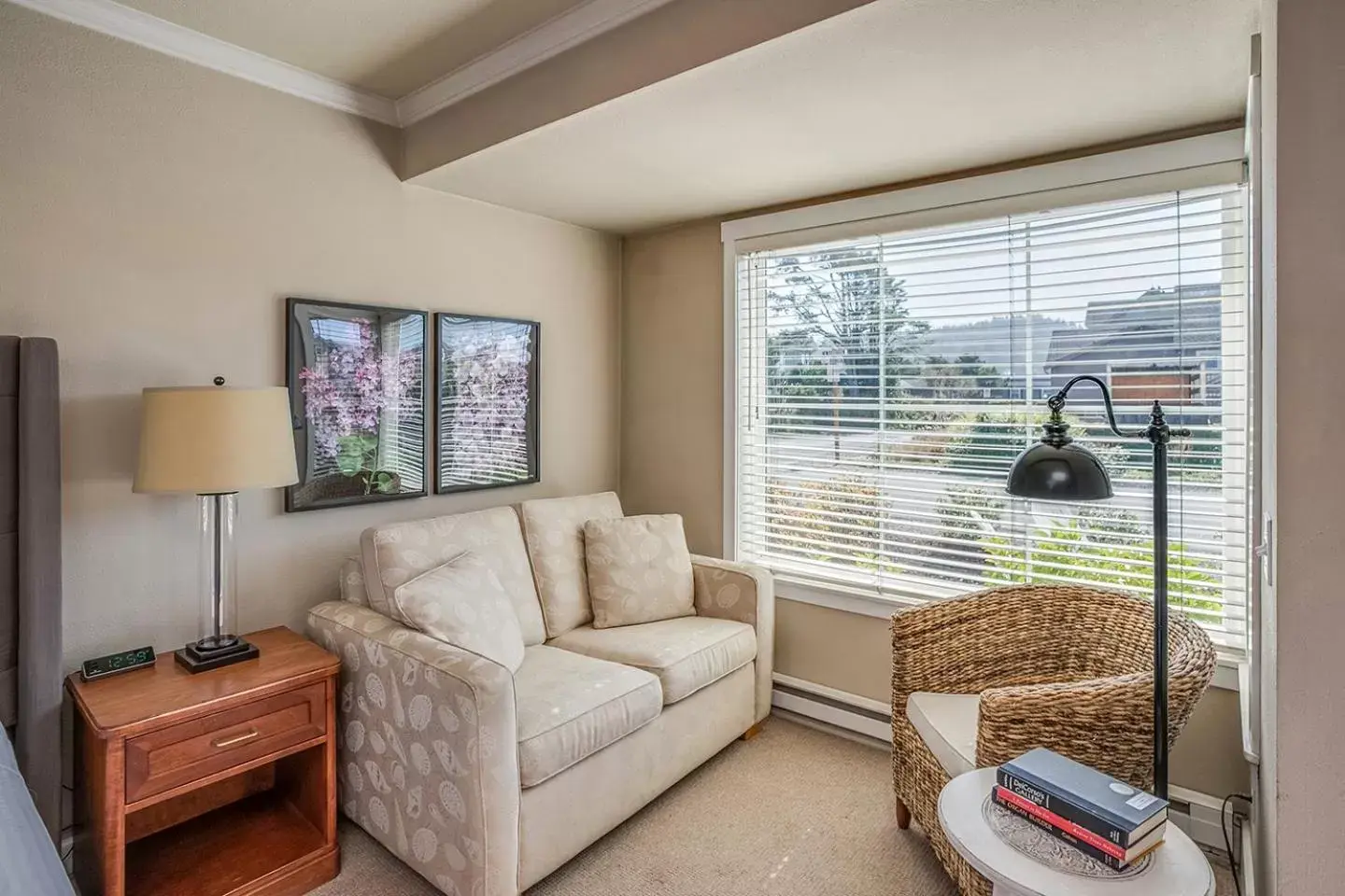 TV and multimedia, Seating Area in Cannon Beach Hotel Collection