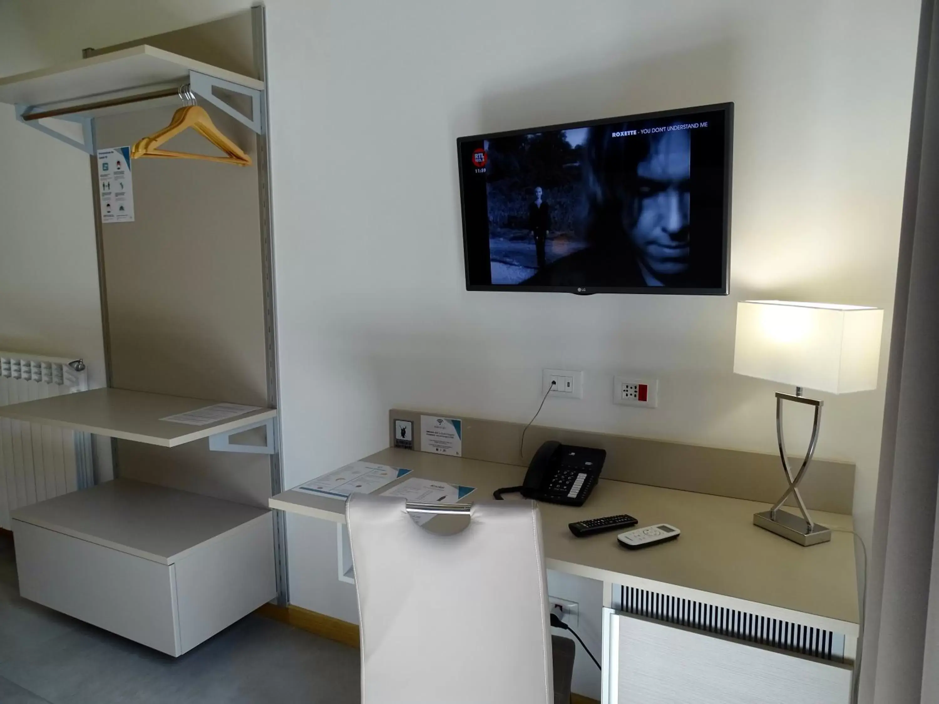 TV and multimedia in Le Quattro Stagioni - Rooms & Suite