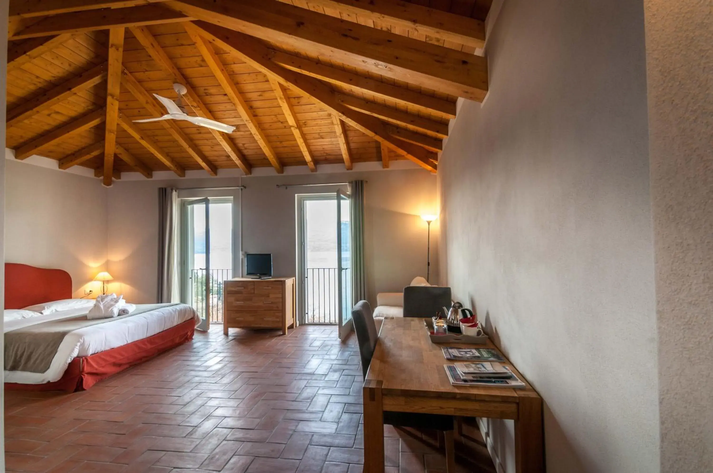 Deluxe Double or Twin Room with Lake View - single occupancy in Locanda Pozzetto