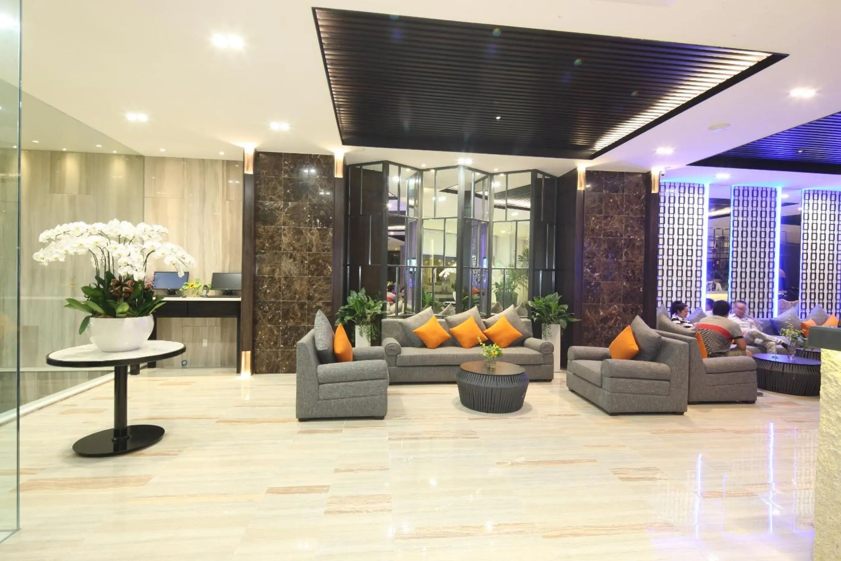 Lobby or reception, Lounge/Bar in Sunrise Central Hotel