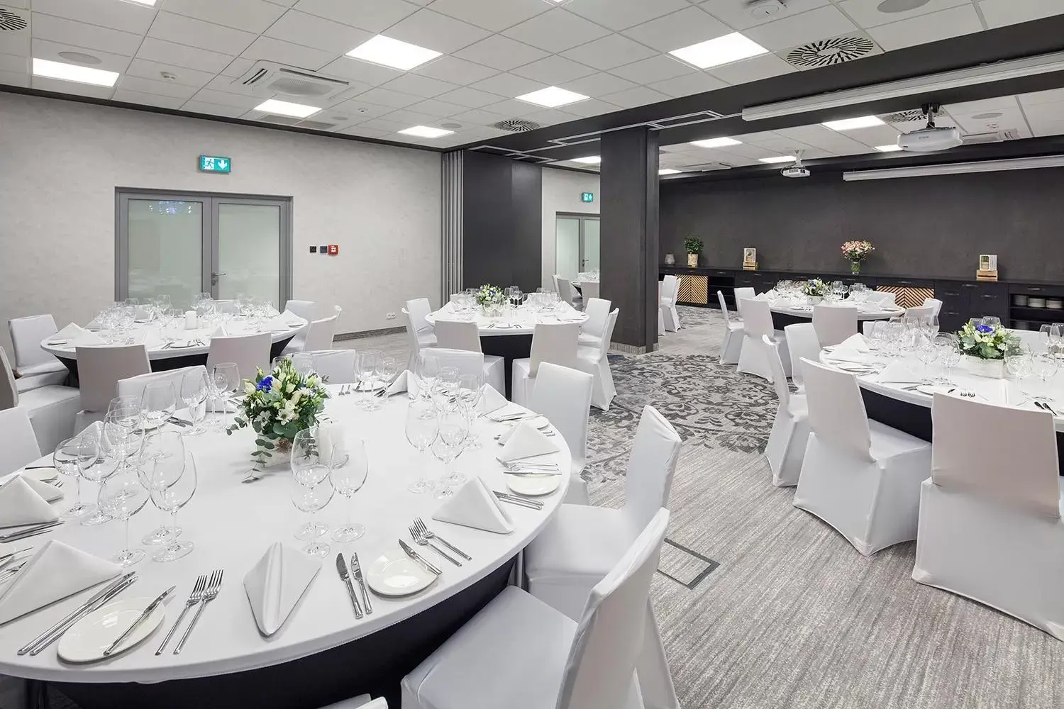 Banquet/Function facilities, Banquet Facilities in Hotel Aquarion Family & Friends