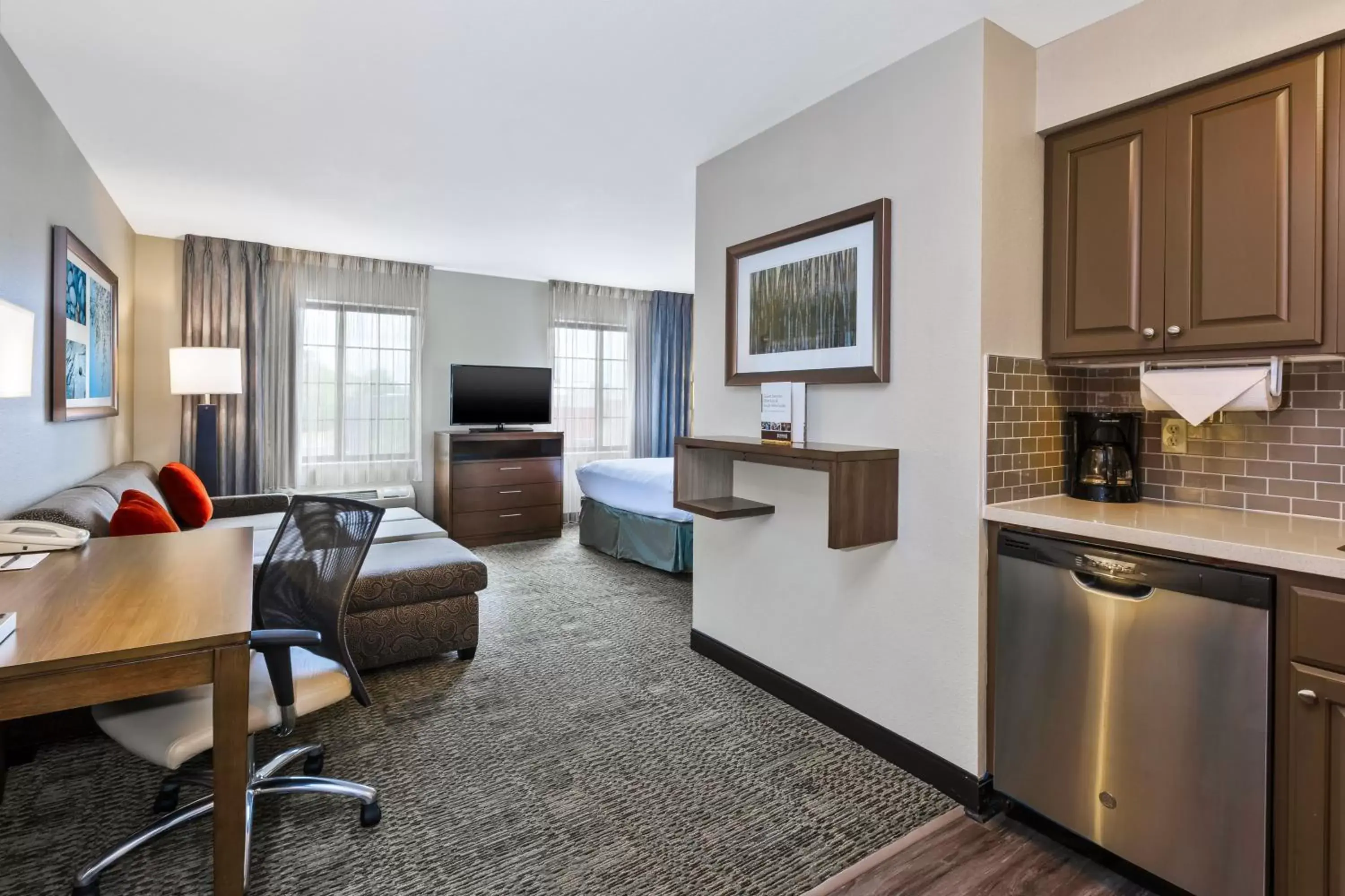 Photo of the whole room, Kitchen/Kitchenette in Staybridge Suites Kalamazoo, an IHG Hotel