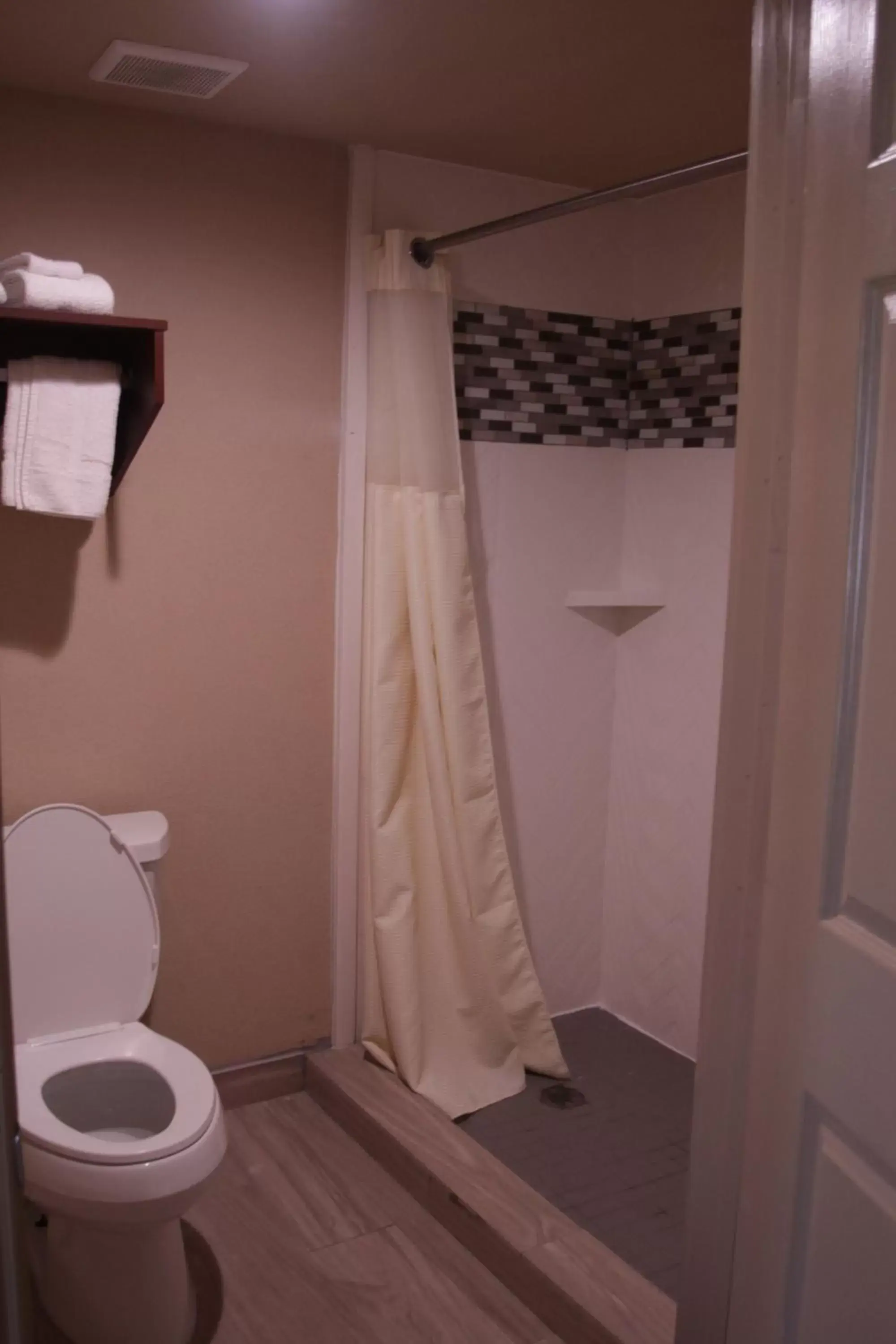 Toilet, Bathroom in Americas Best Value Inn Port Aransas