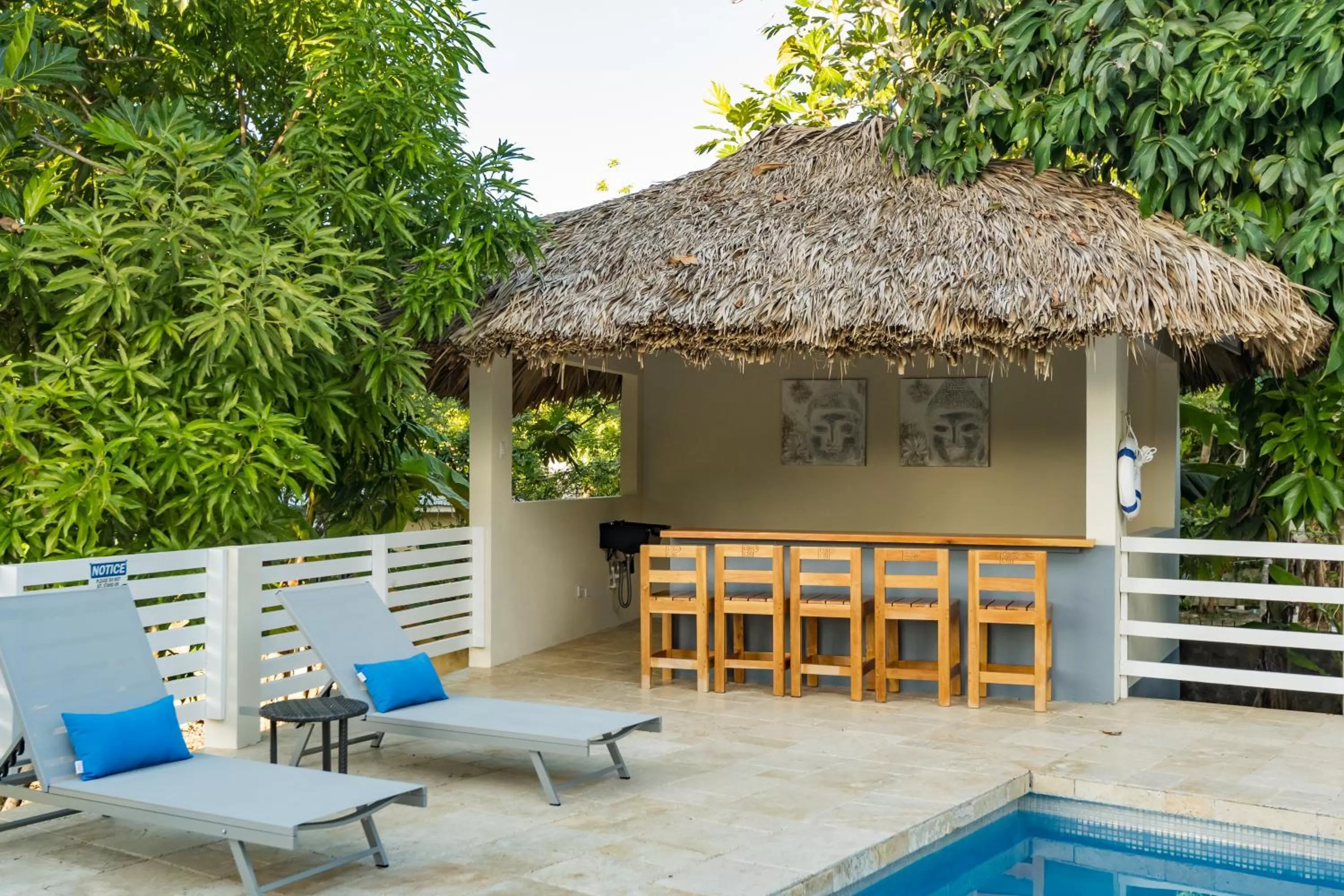 Swimming pool in Blue Paloma Bed & Breakfast