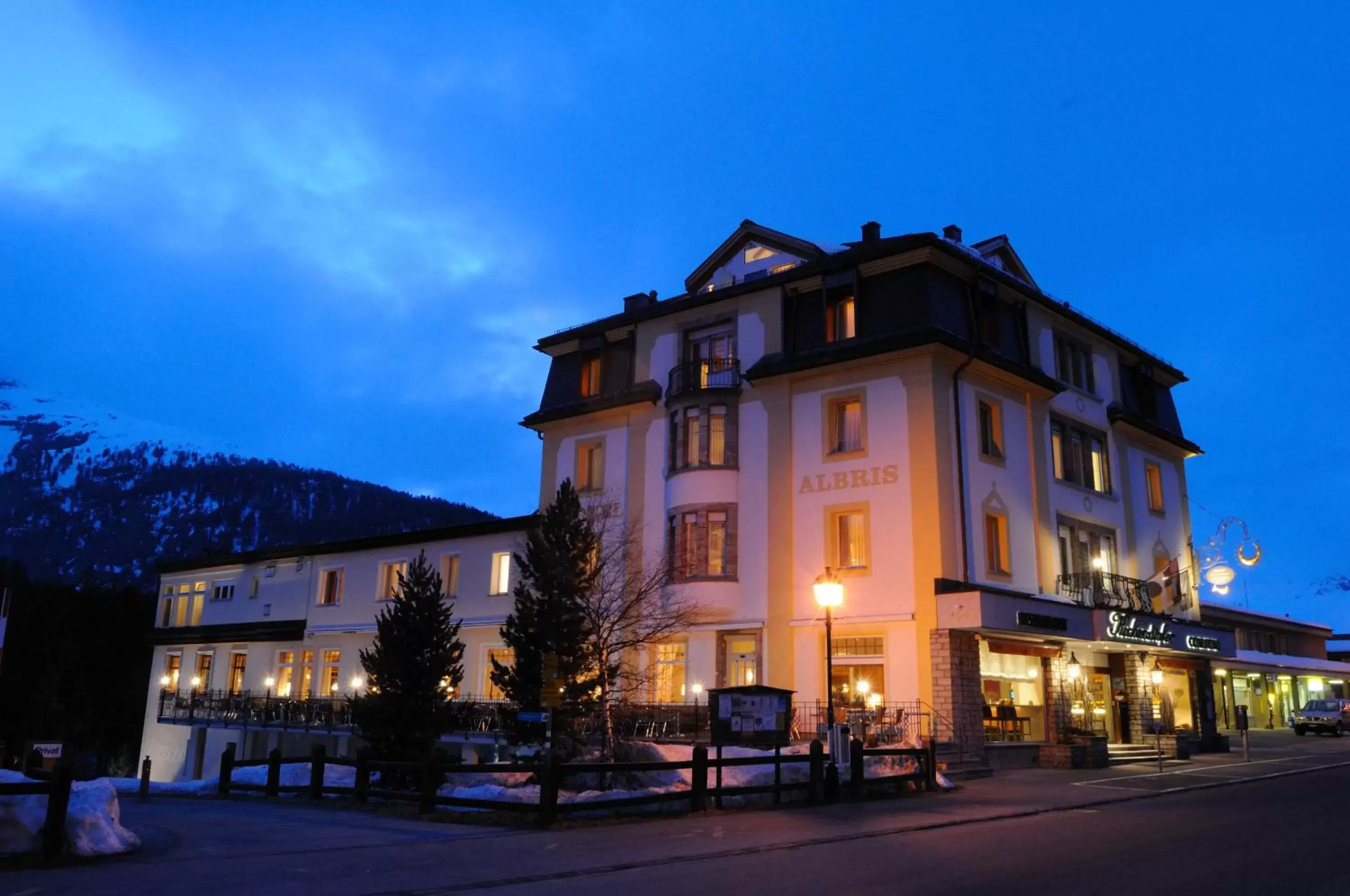 Facade/entrance, Property Building in Hotel Albris