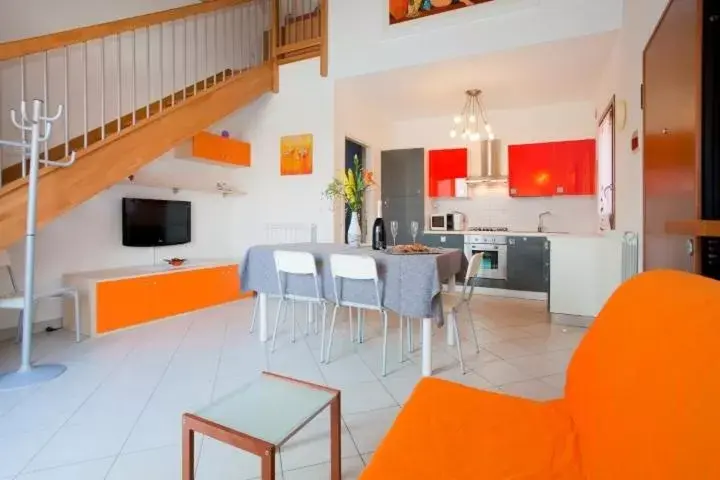 Living room, Kitchen/Kitchenette in Villaggio dei Fiori Apart- Hotel 3 Stars - Family Resort