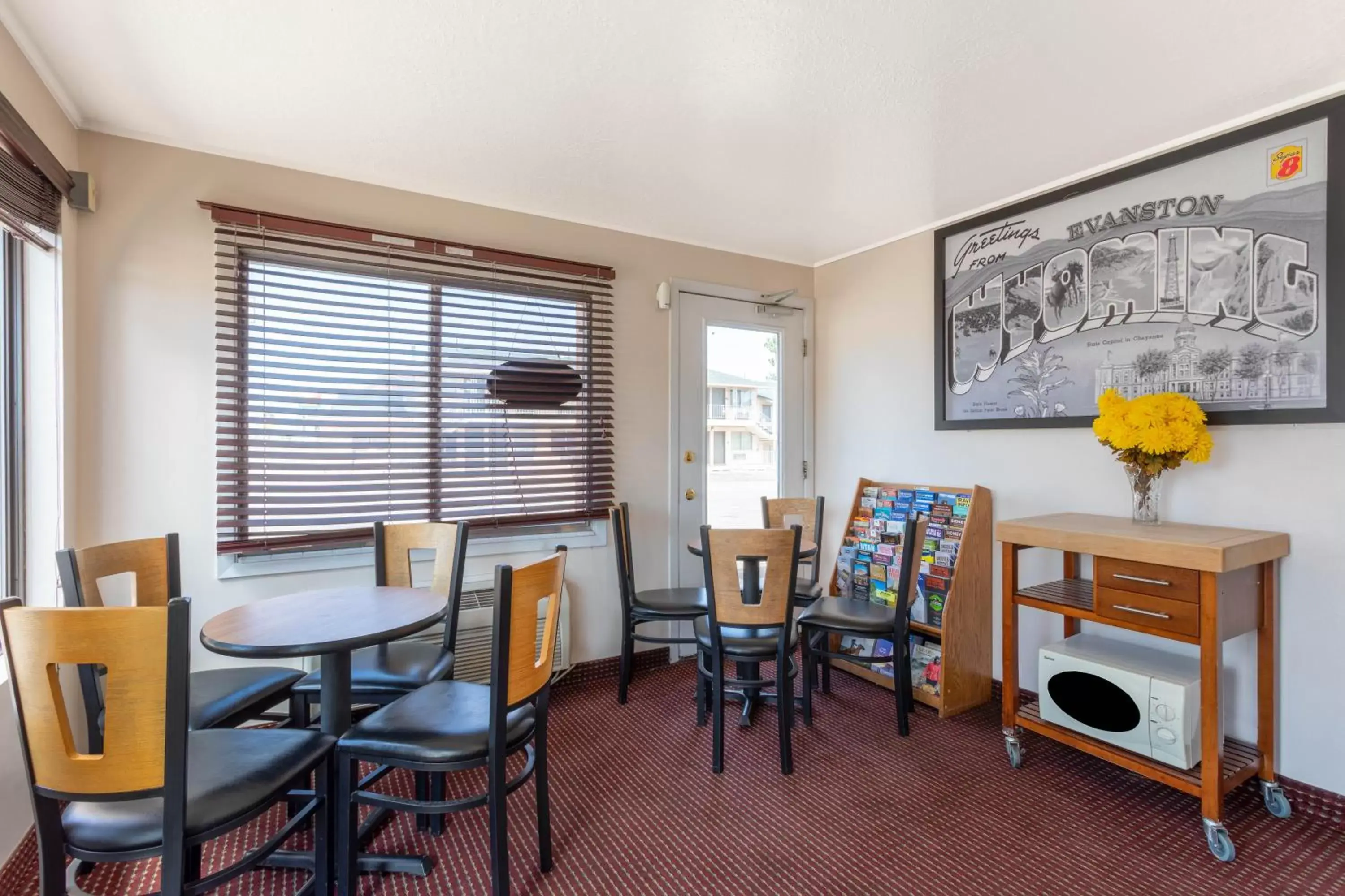 Lobby or reception, Dining Area in Super 8 by Wyndham Evanston