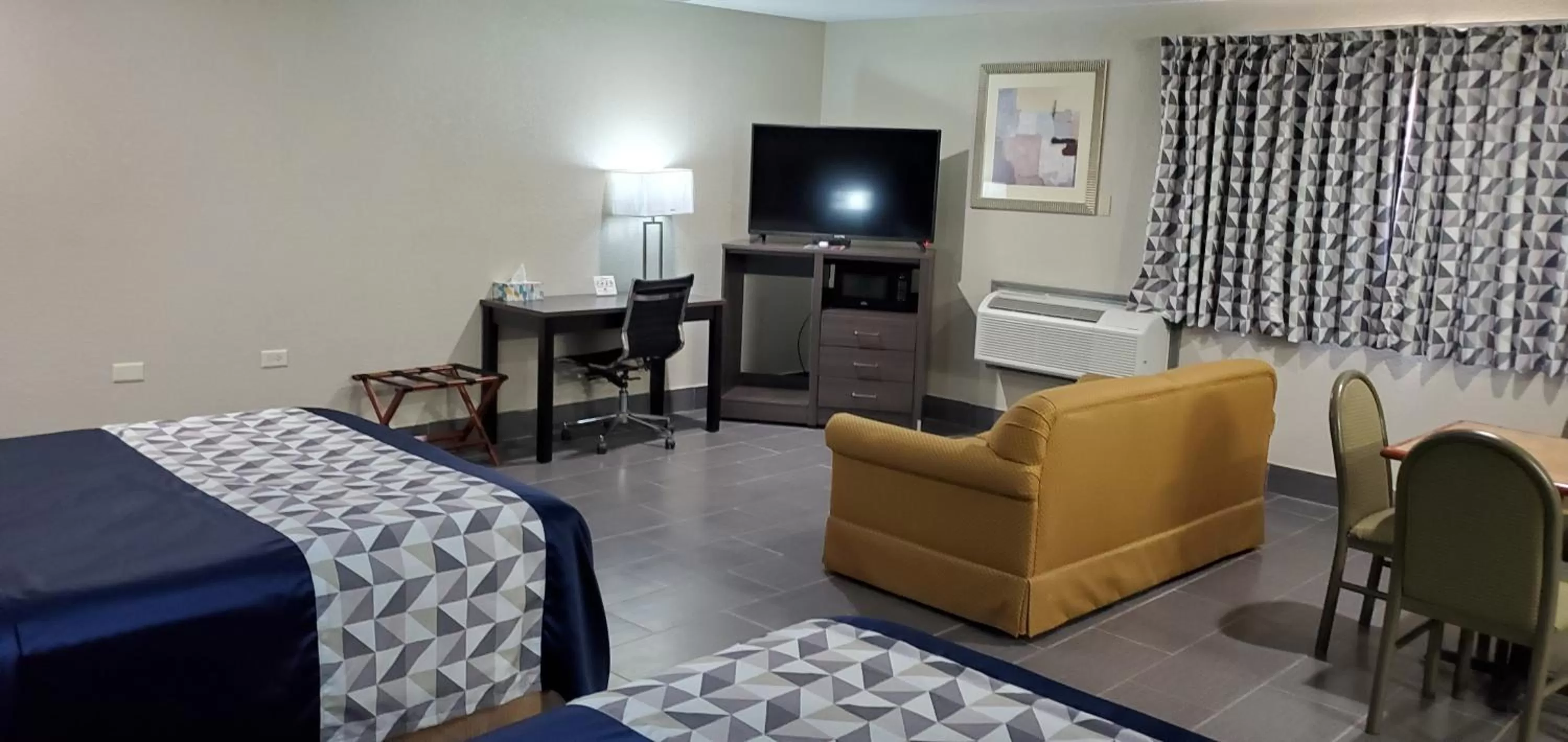 Crescent Park Motel & Suites