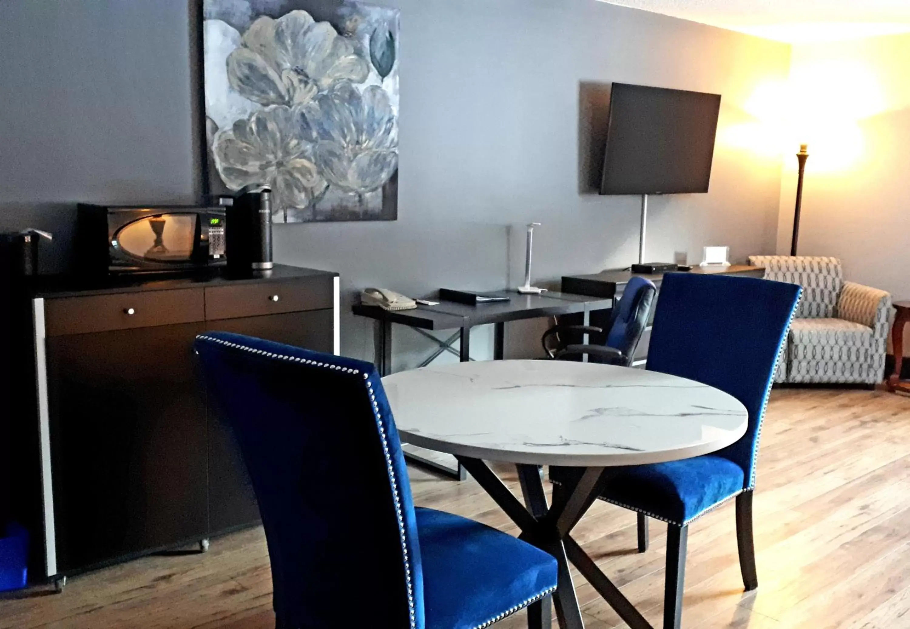 Seating area, TV/Entertainment Center in Causeway Bay Hotel