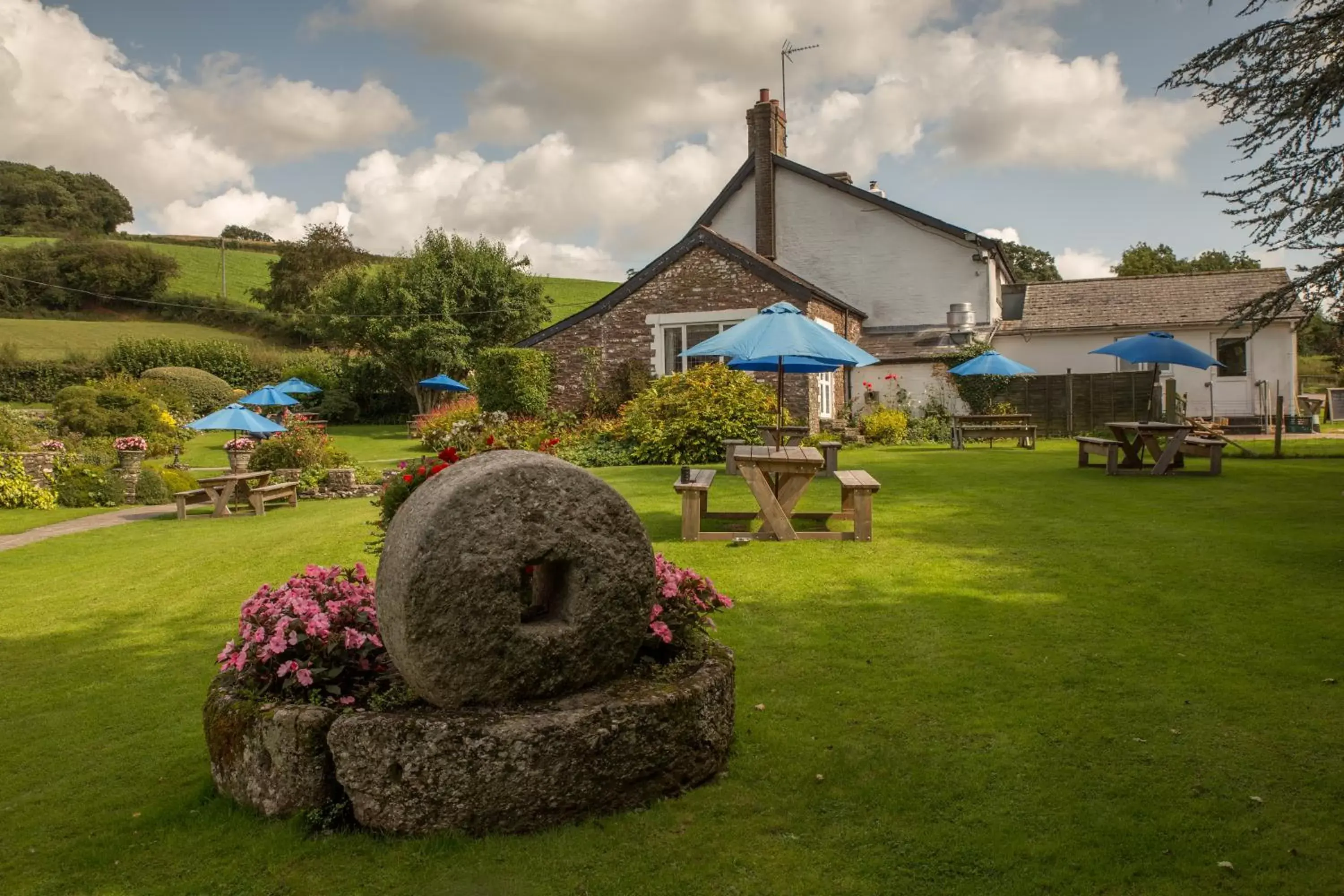 Property building, Garden in The Greyhound Inn and Hotel