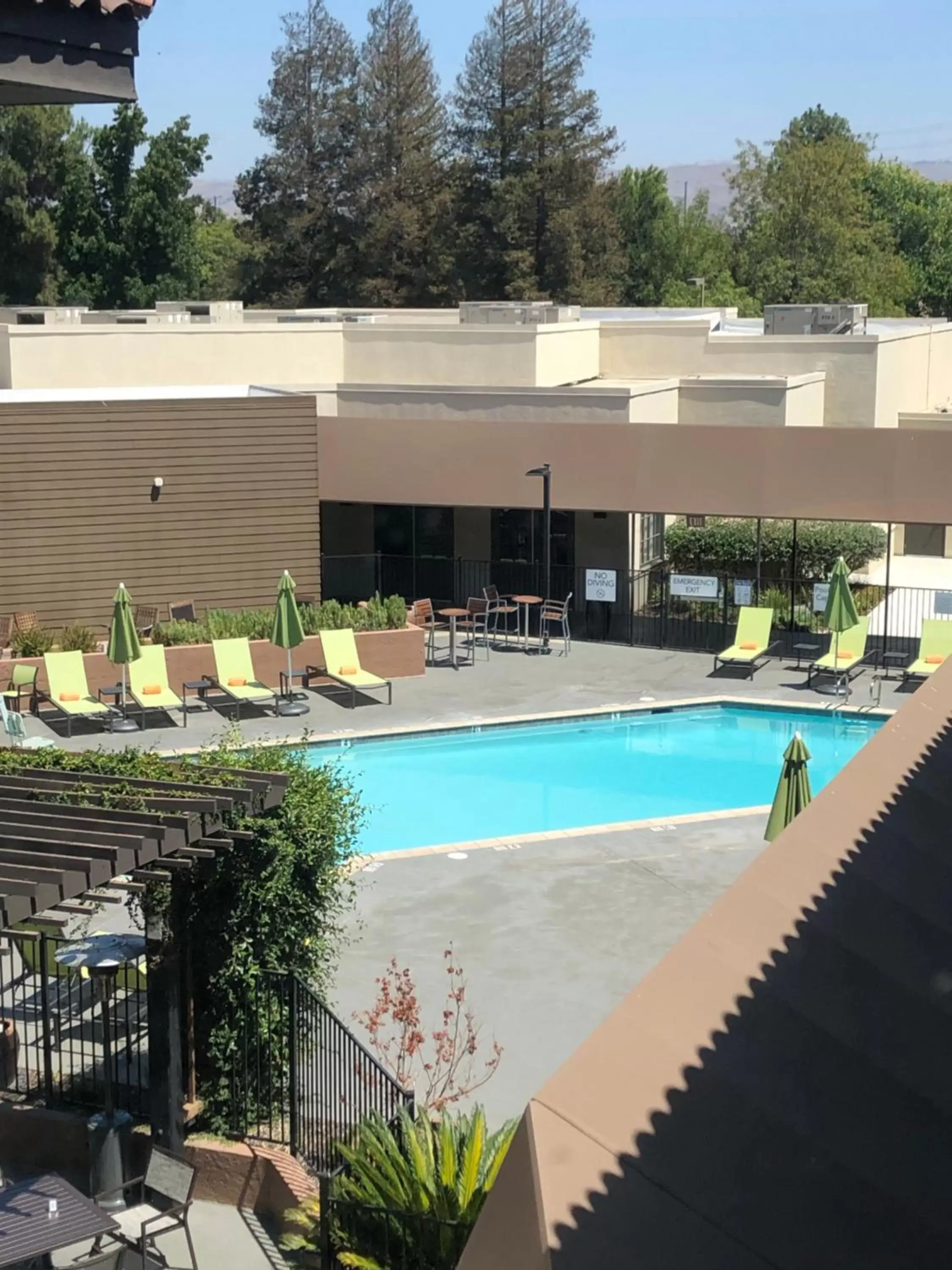 Swimming Pool in Sonesta Silicon Valley