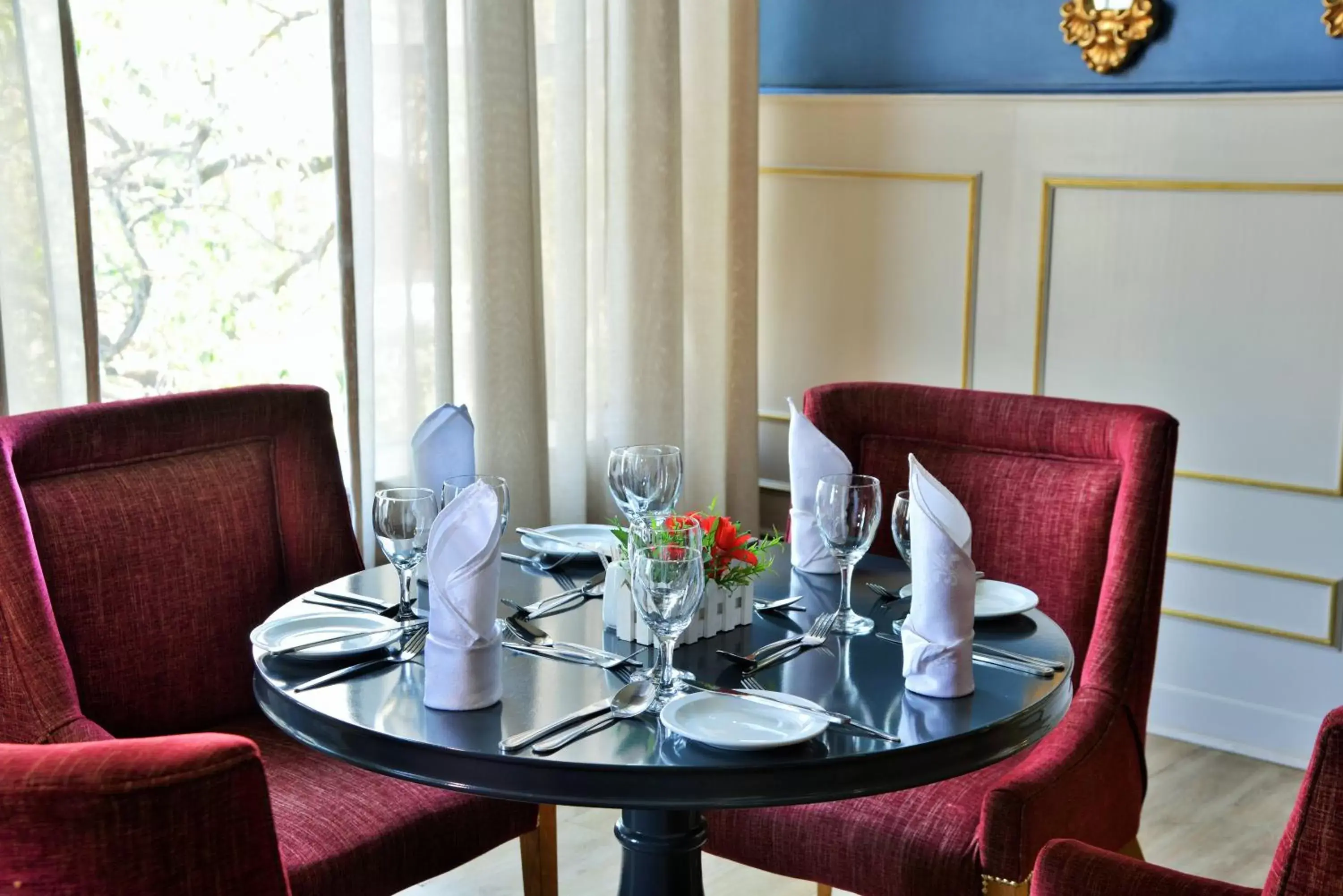 Restaurant/places to eat in Cresta Jameson Hotel Restaurant/places to eat in Cresta Jameson Hotel