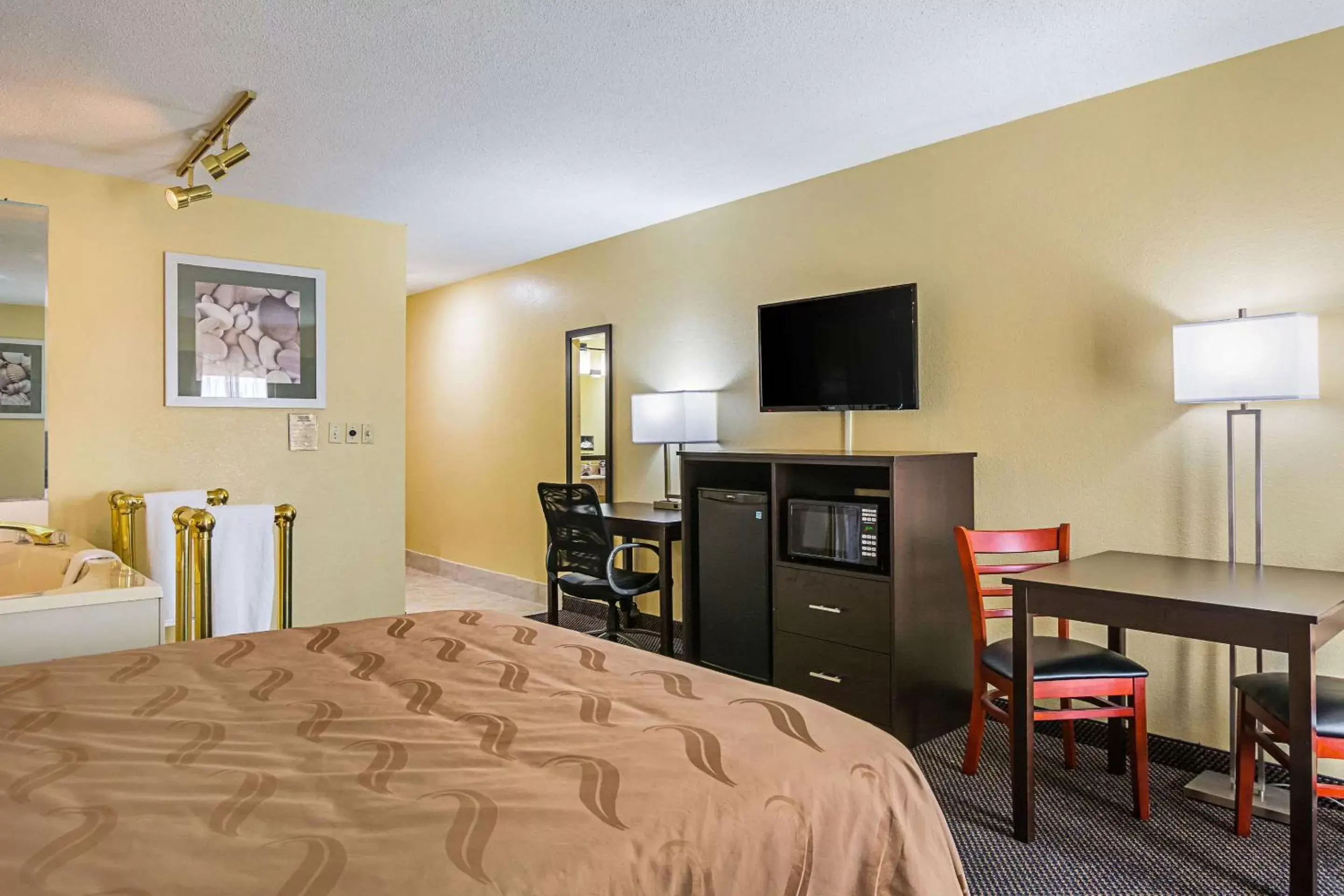 Photo of the whole room, TV/Entertainment Center in Quality Inn & Suites Greensburg I-74