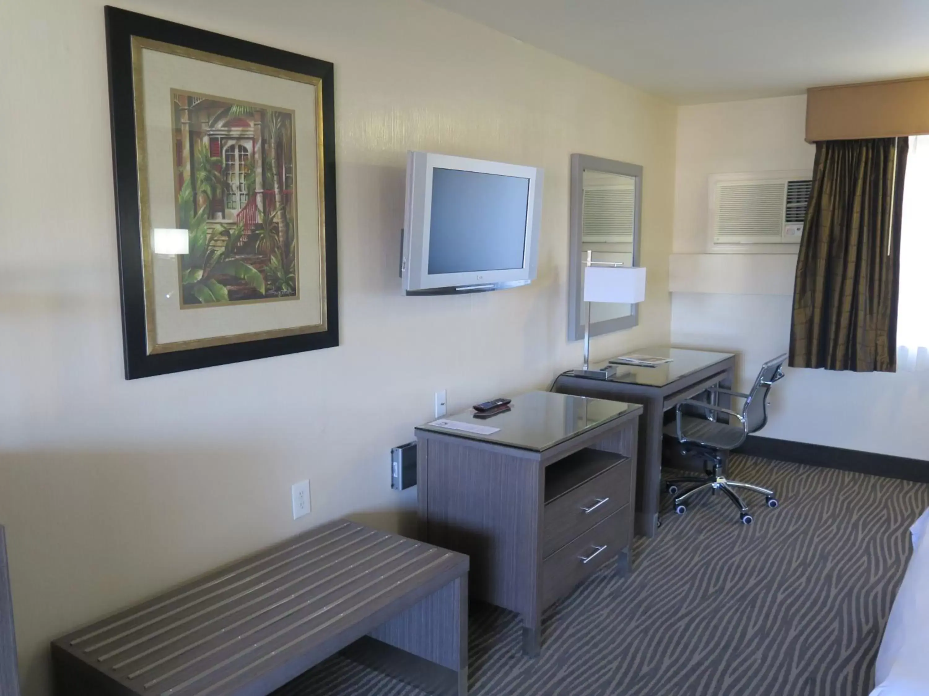 Photo of the whole room, TV/Entertainment Center in Bonanza Inn and Suites