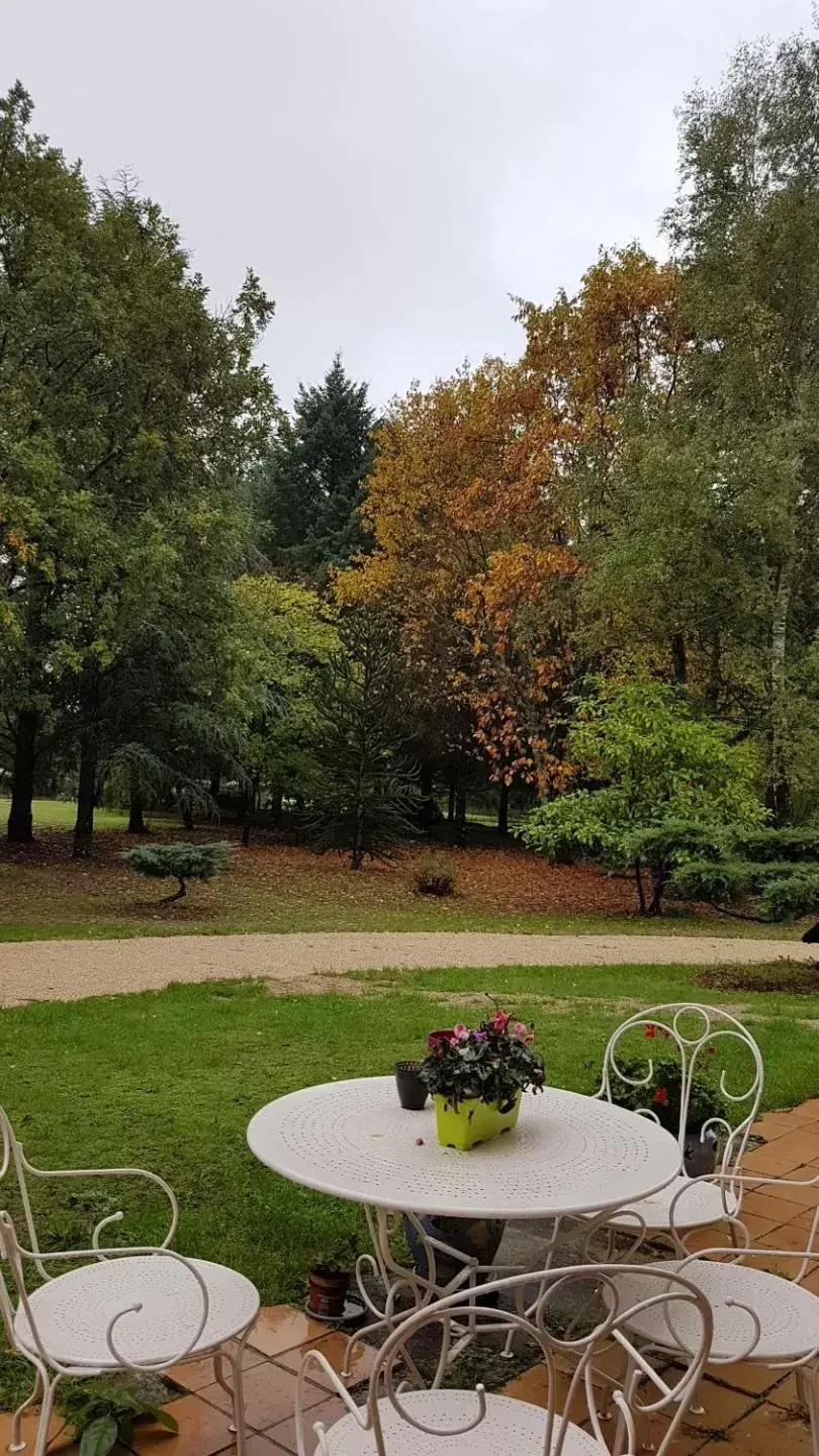 Patio, Garden in Le Clos des Écureuils