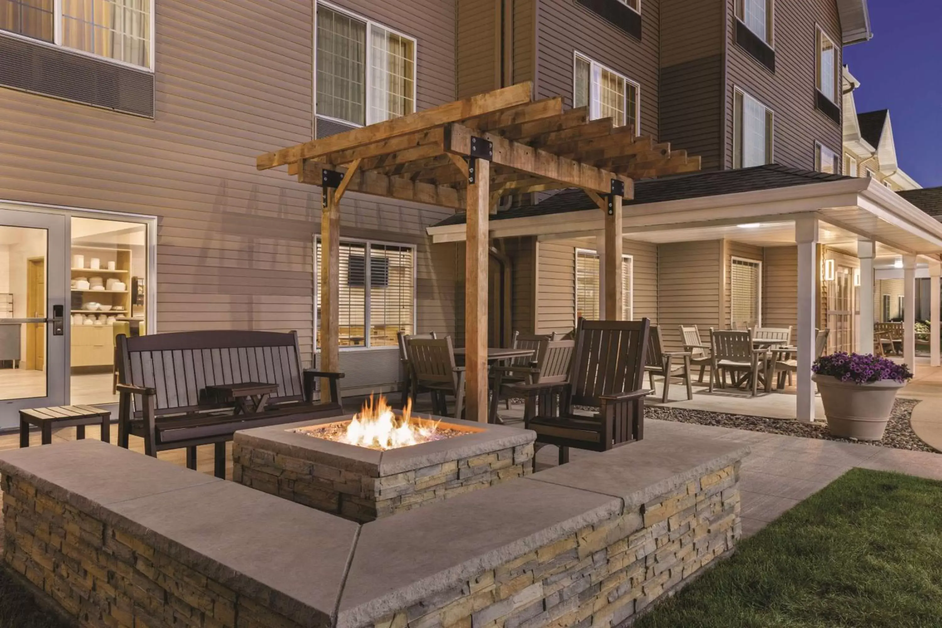 Patio in Country Inn & Suites by Radisson, Albert Lea, MN