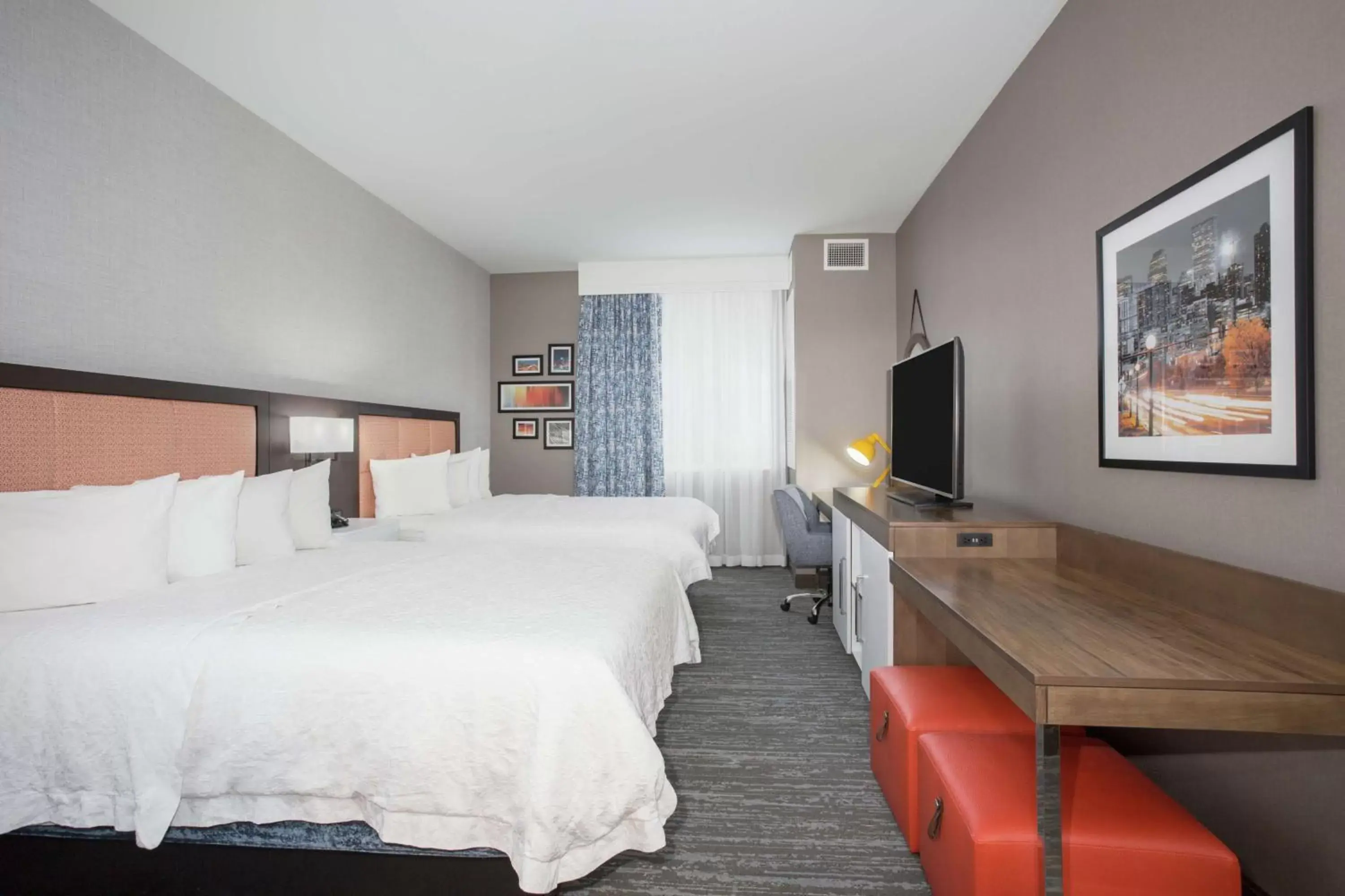 Bedroom in Hampton Inn & Suites Denver-Downtown