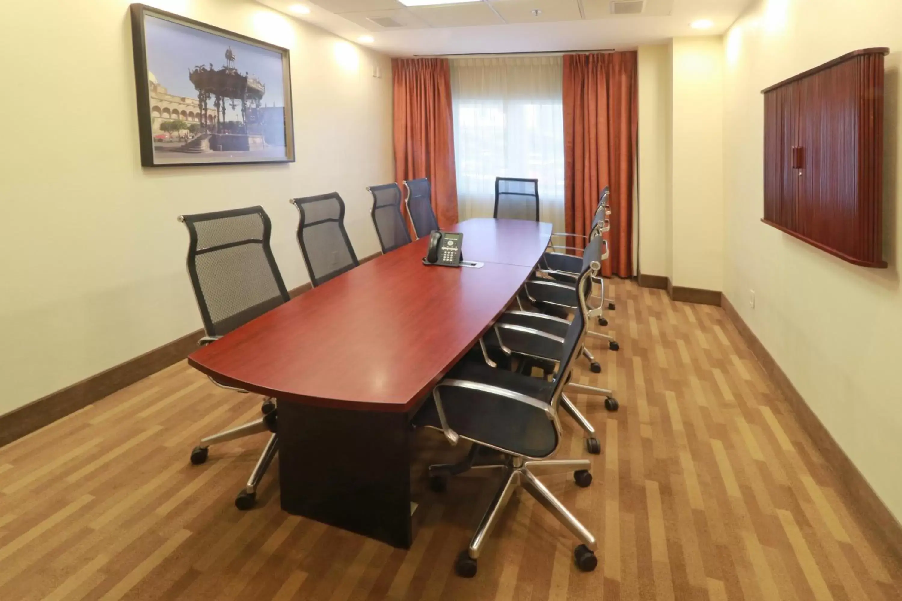 Meeting/conference room in Holiday Inn Express Guadalajara Aeropuerto, an IHG Hotel