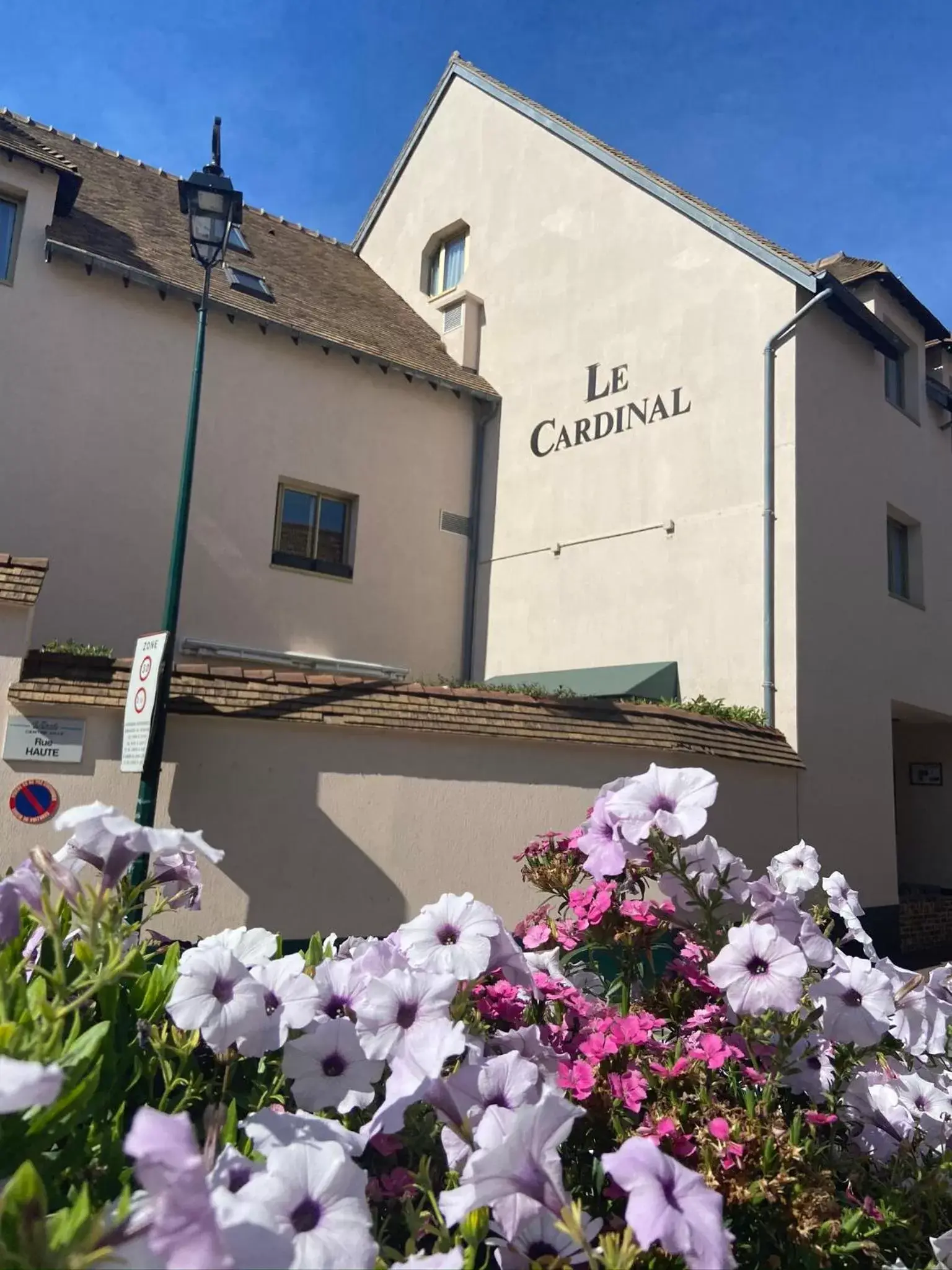 City view, Property Building in Hotel Le Cardinal Rueil Centre