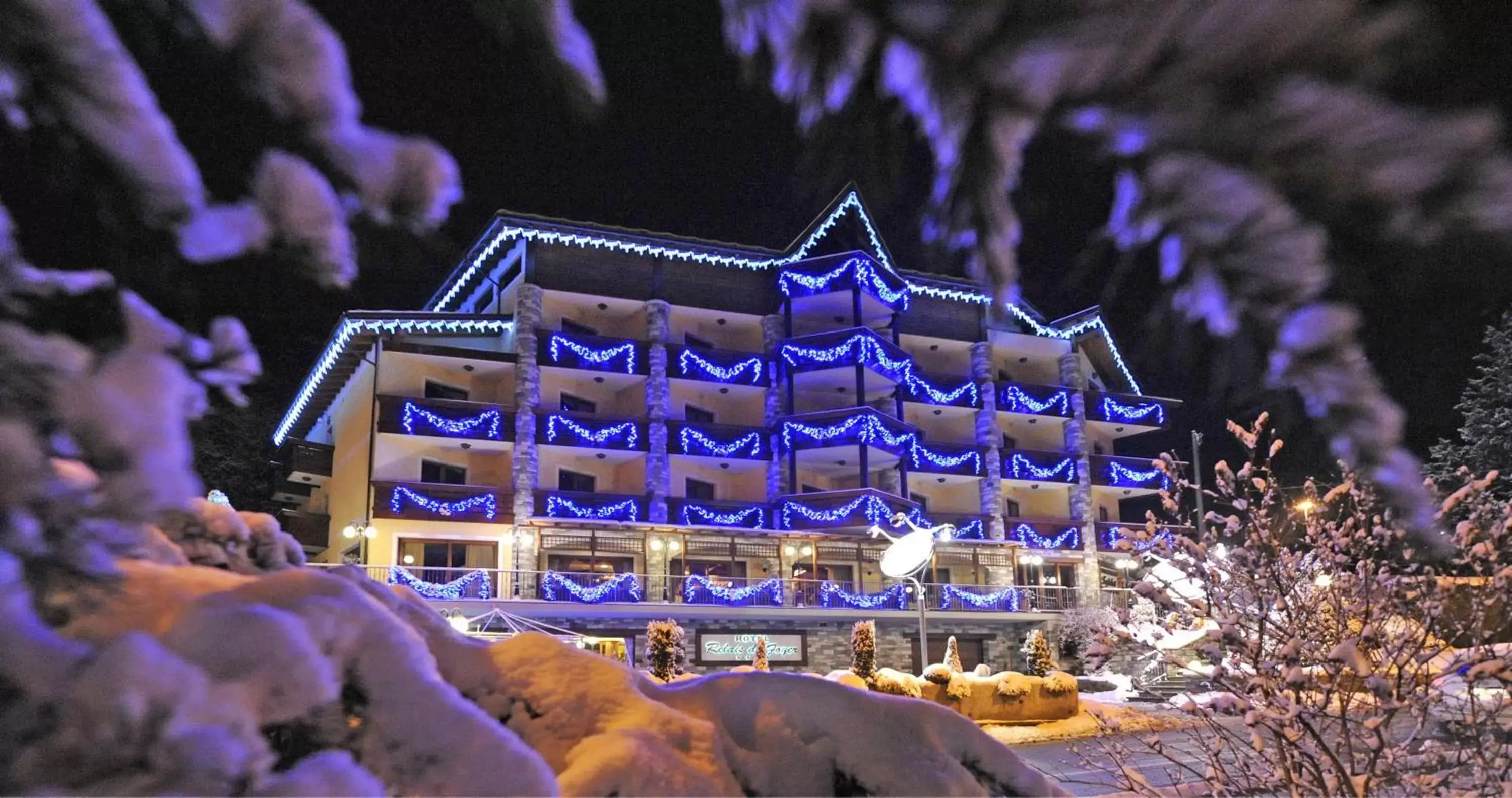 Facade/entrance, Winter in Relais Du Foyer