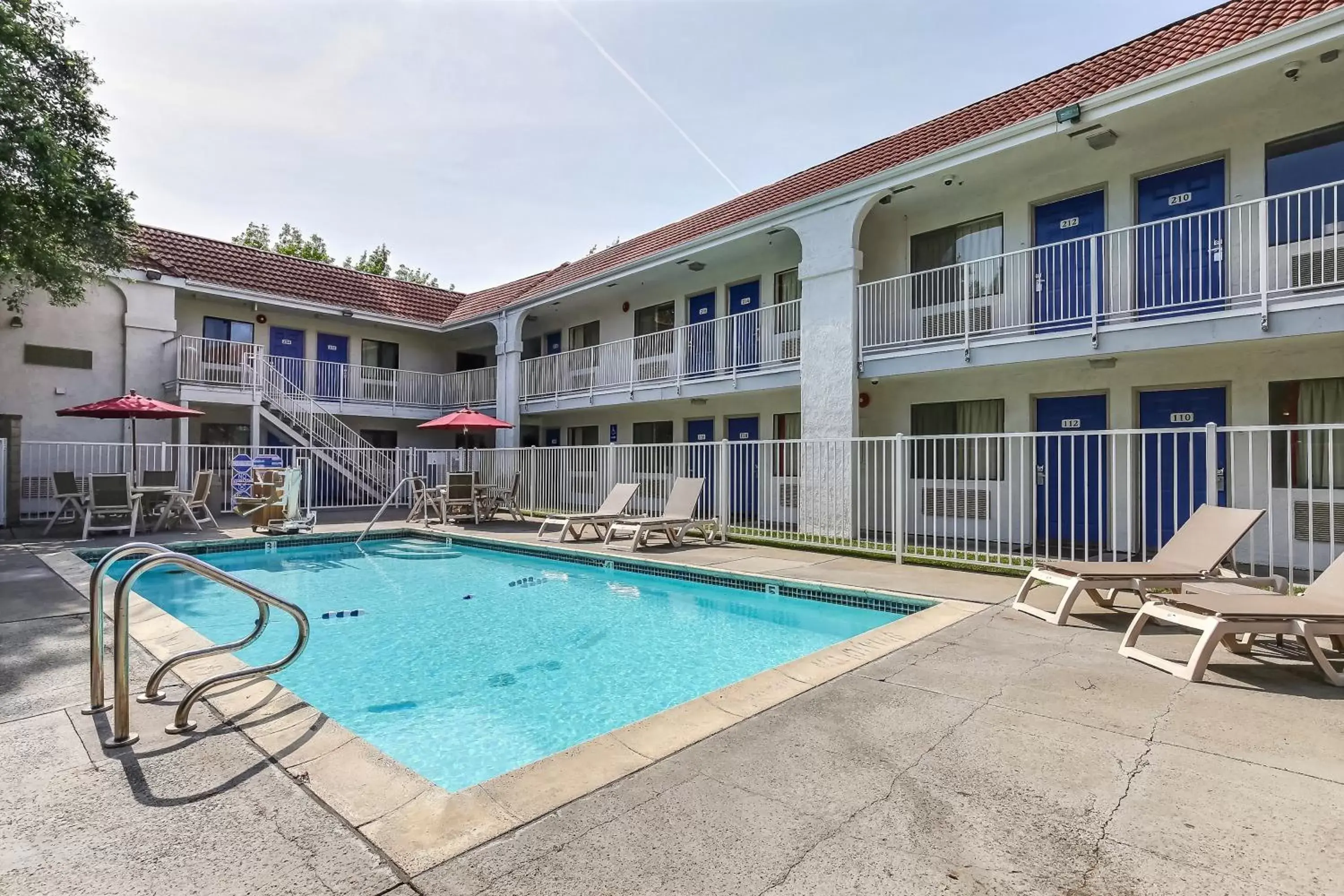Swimming Pool in Motel 6-Pinole, CA
