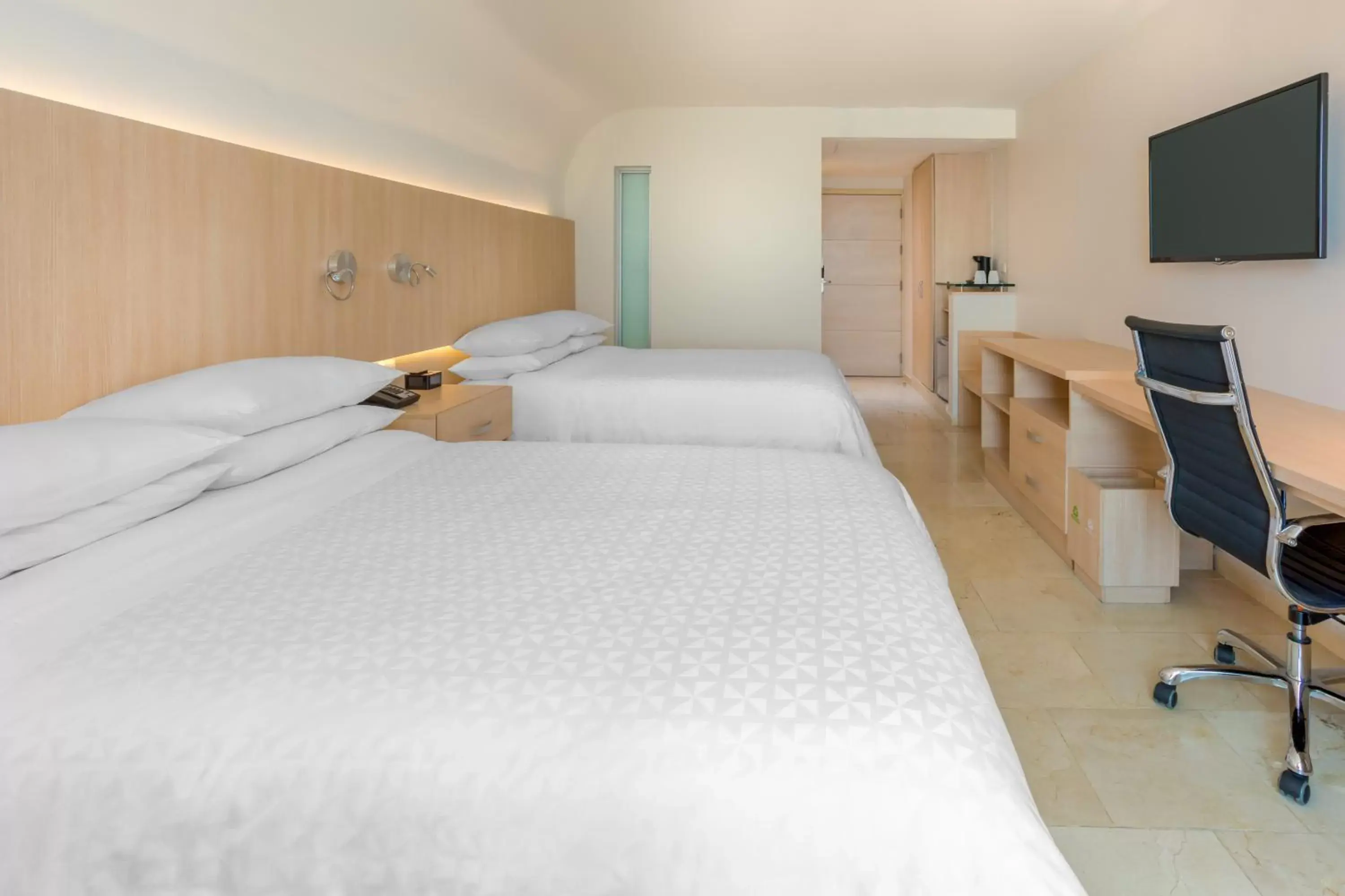 Bedroom, Bed in Four Points by Sheraton Barranquilla