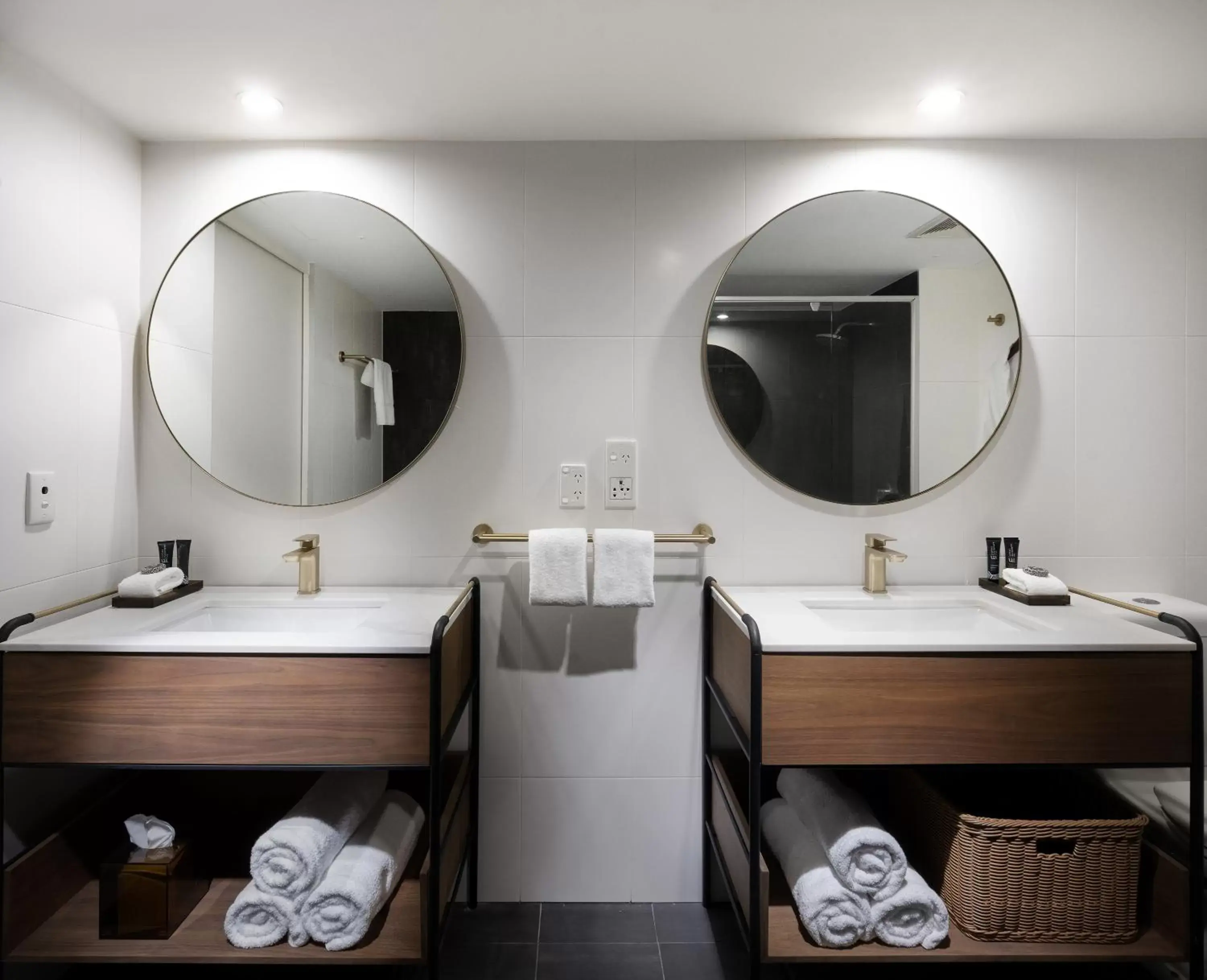 Bathroom in Mantra Terrace Hotel