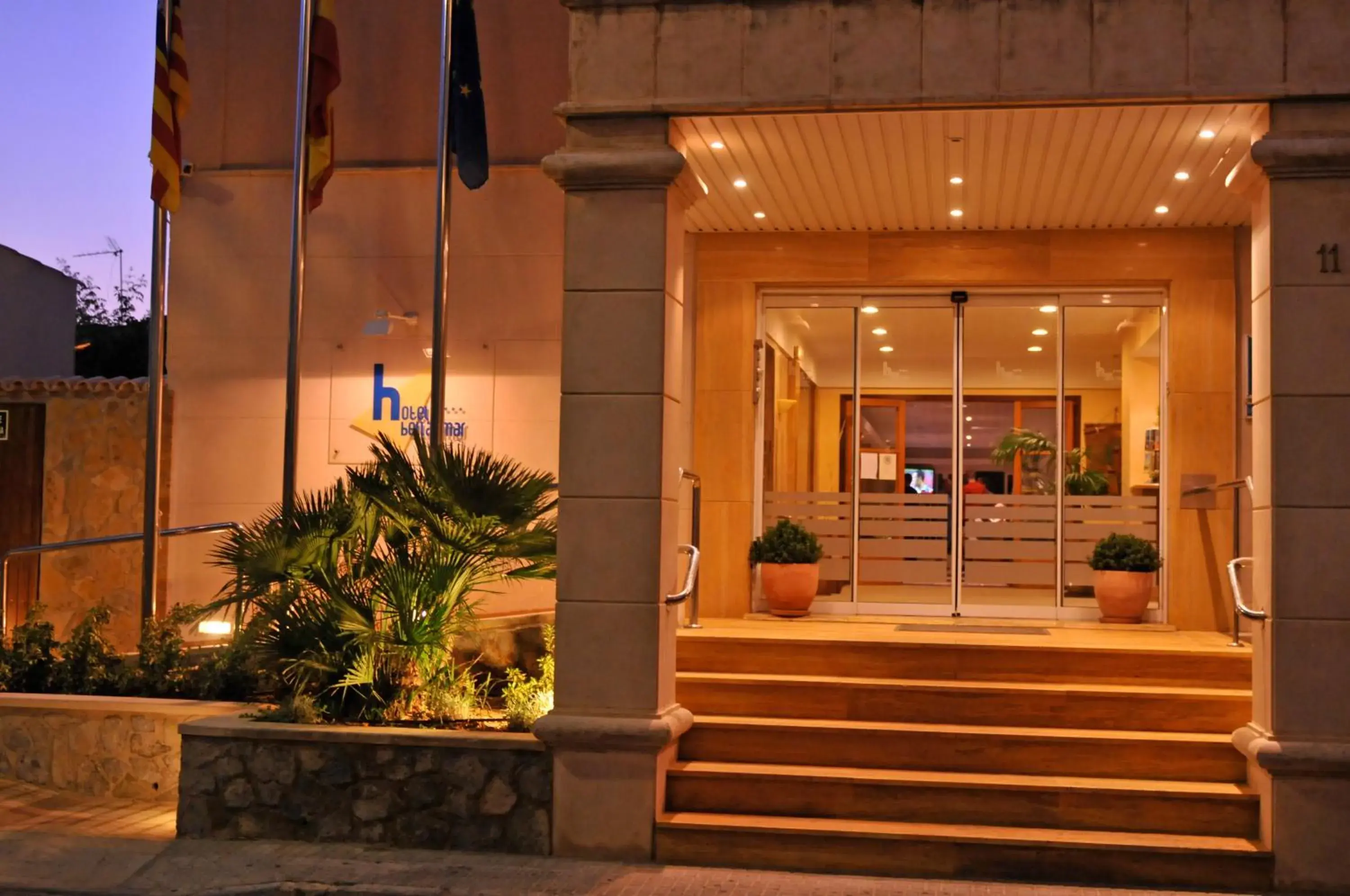 Facade/entrance in Hotel Bella Mar
