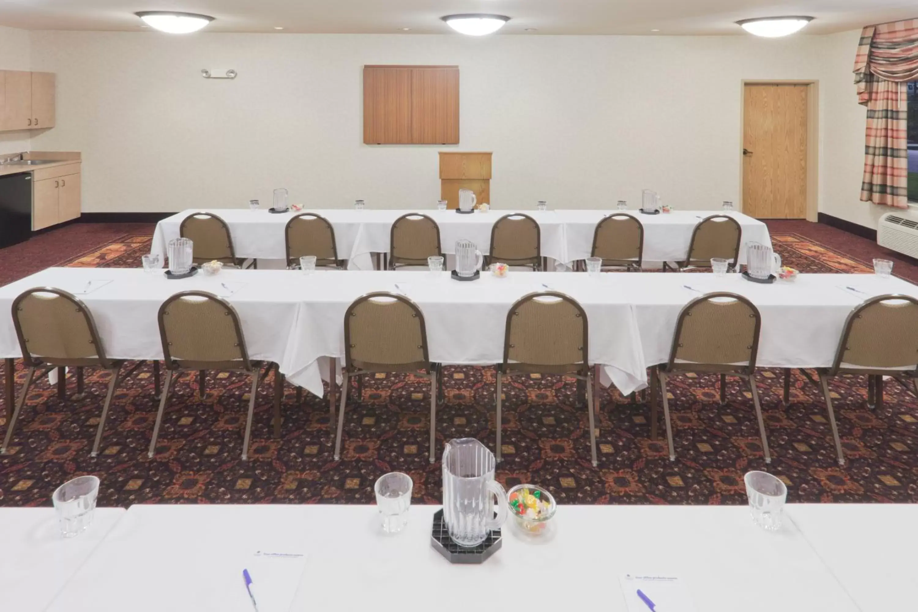Meeting/conference room in Holiday Inn Express Hotel & Suites Gillette, an IHG Hotel