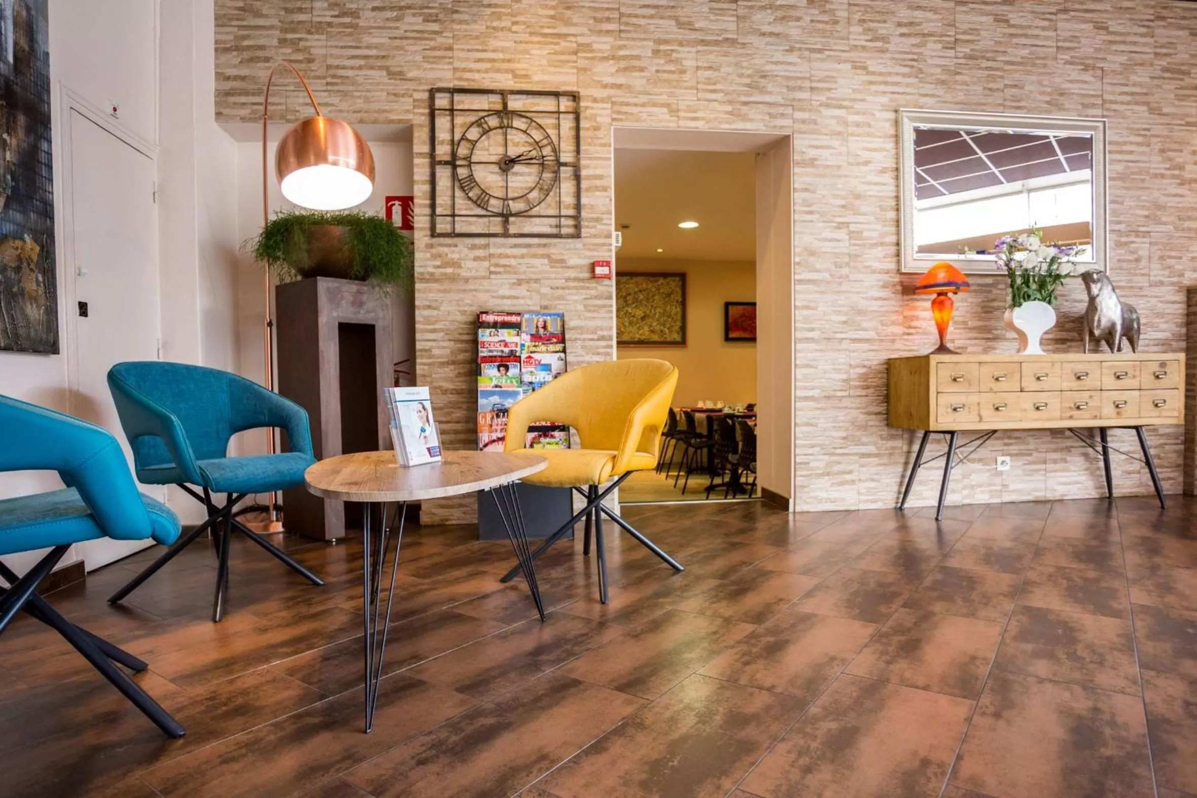 Lobby or reception in Best Western Hôtel Des Voyageurs