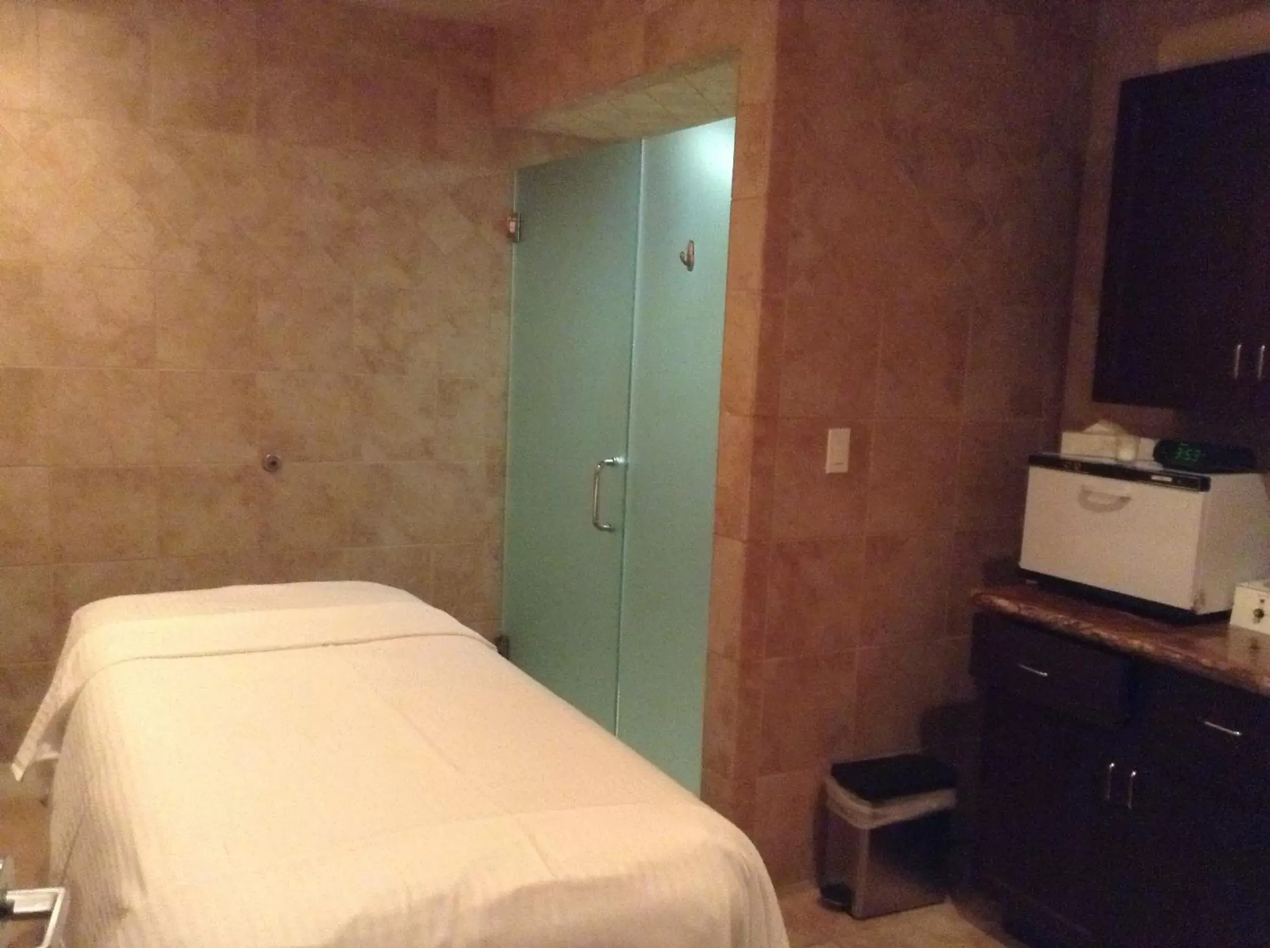 Spa and wellness centre/facilities, Bed in Borrego Springs Resort and Spa Spa and wellness centre/facilities, Bed in Borrego Springs Resort and Spa