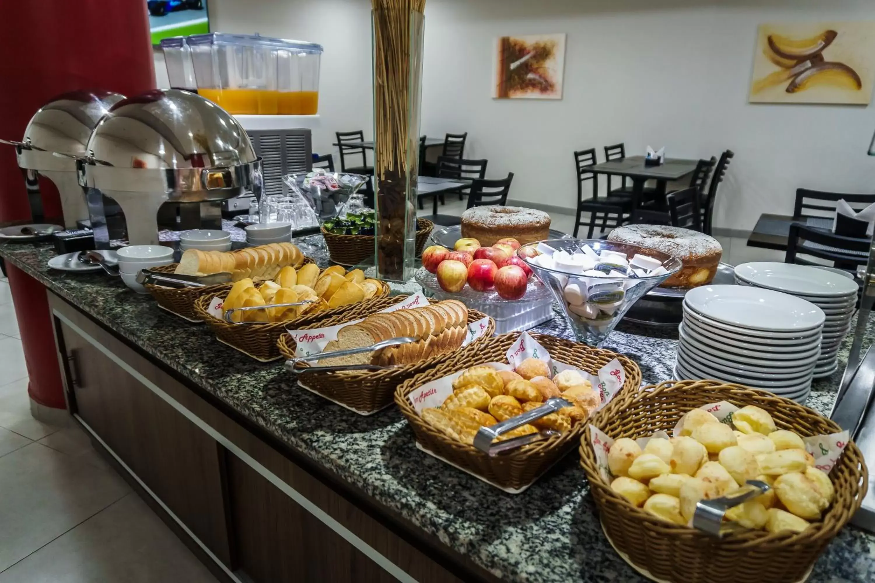 Breakfast, Food in Nacional Inn Porto Alegre - próximo ao Complexo Santa Casa e UFRGS