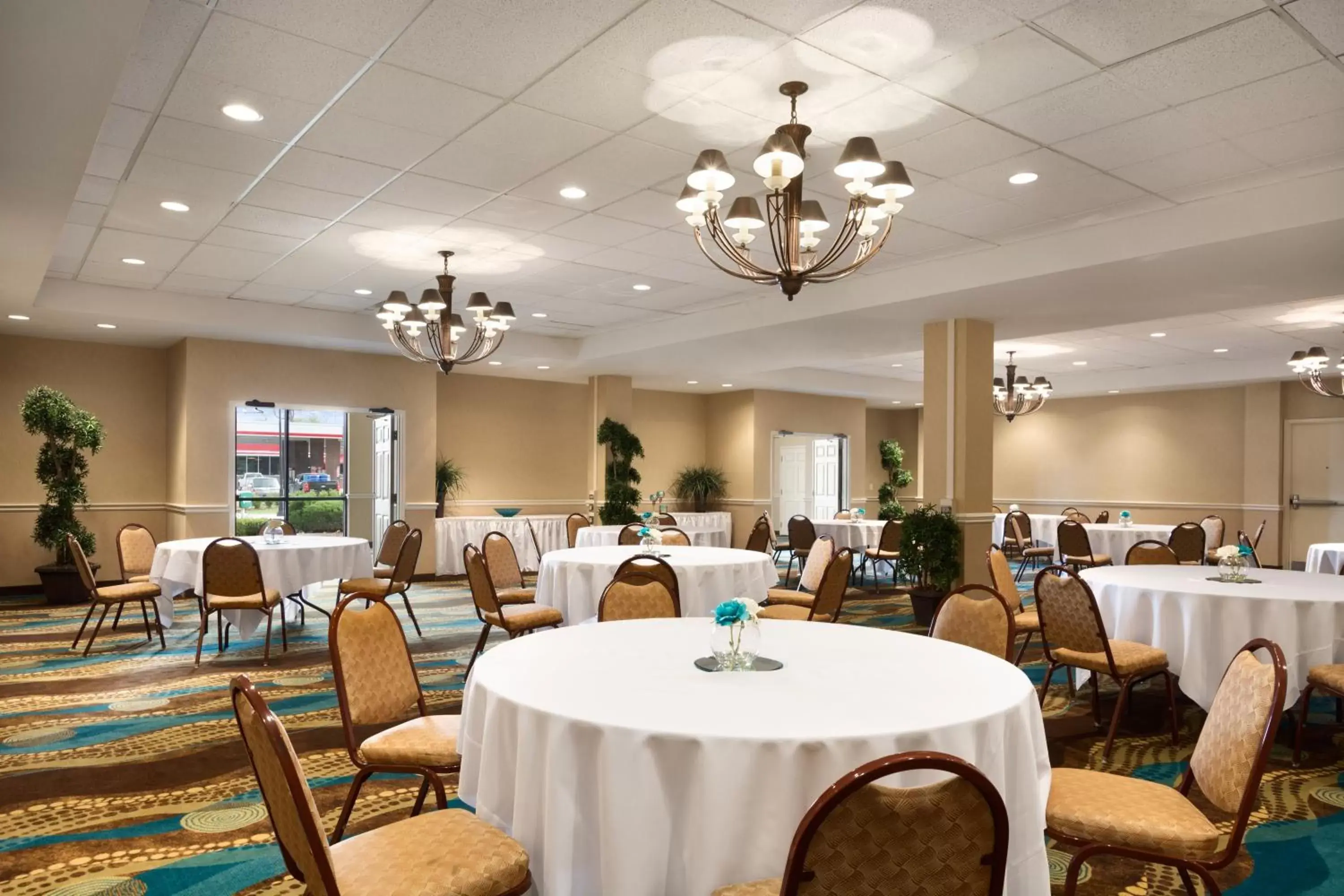 Banquet/Function facilities, Restaurant/Places to Eat in Wyndham Garden Wichita Downtown