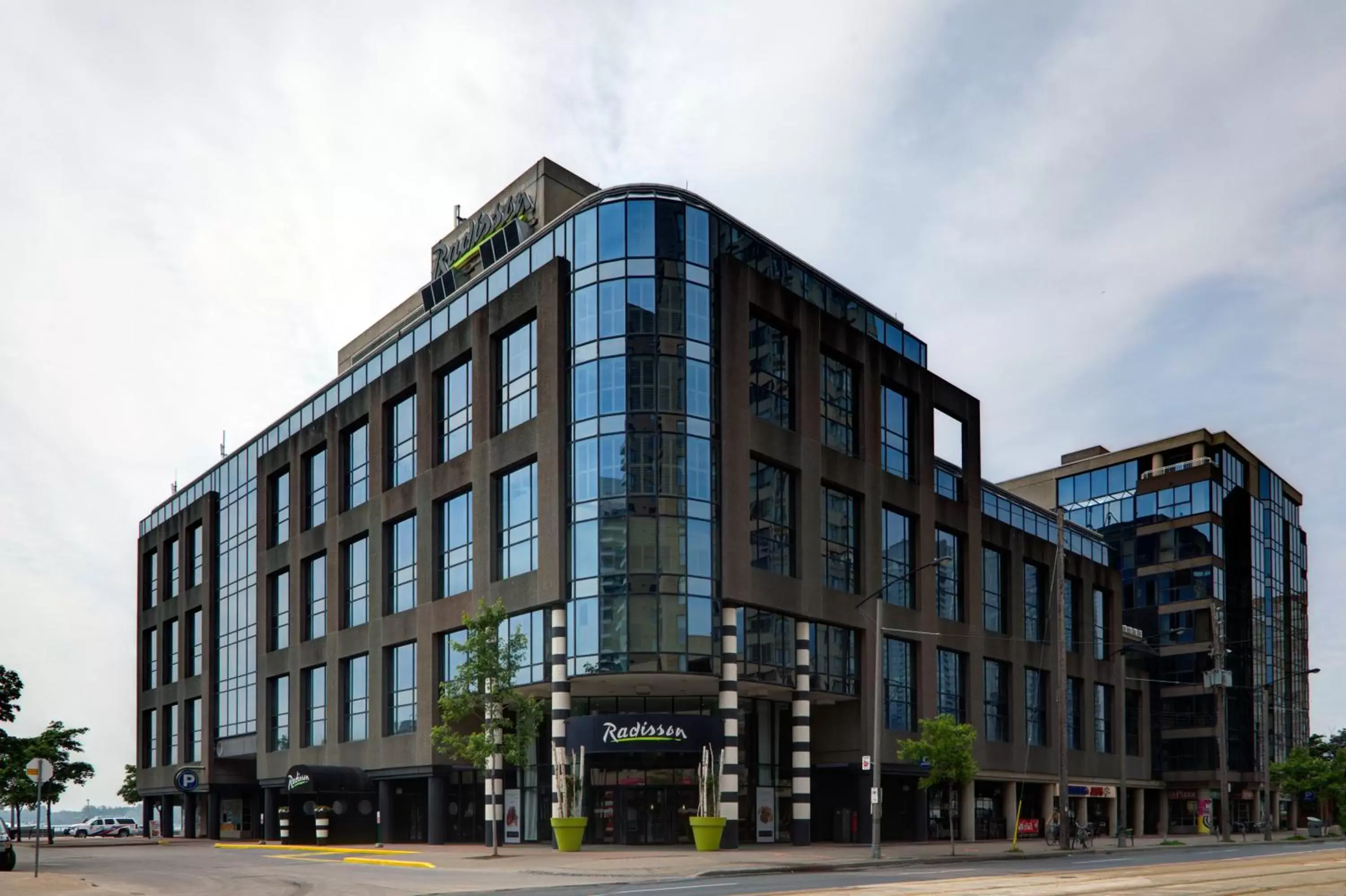 Facade/entrance, Property Building in Radisson Blu Downtown Toronto