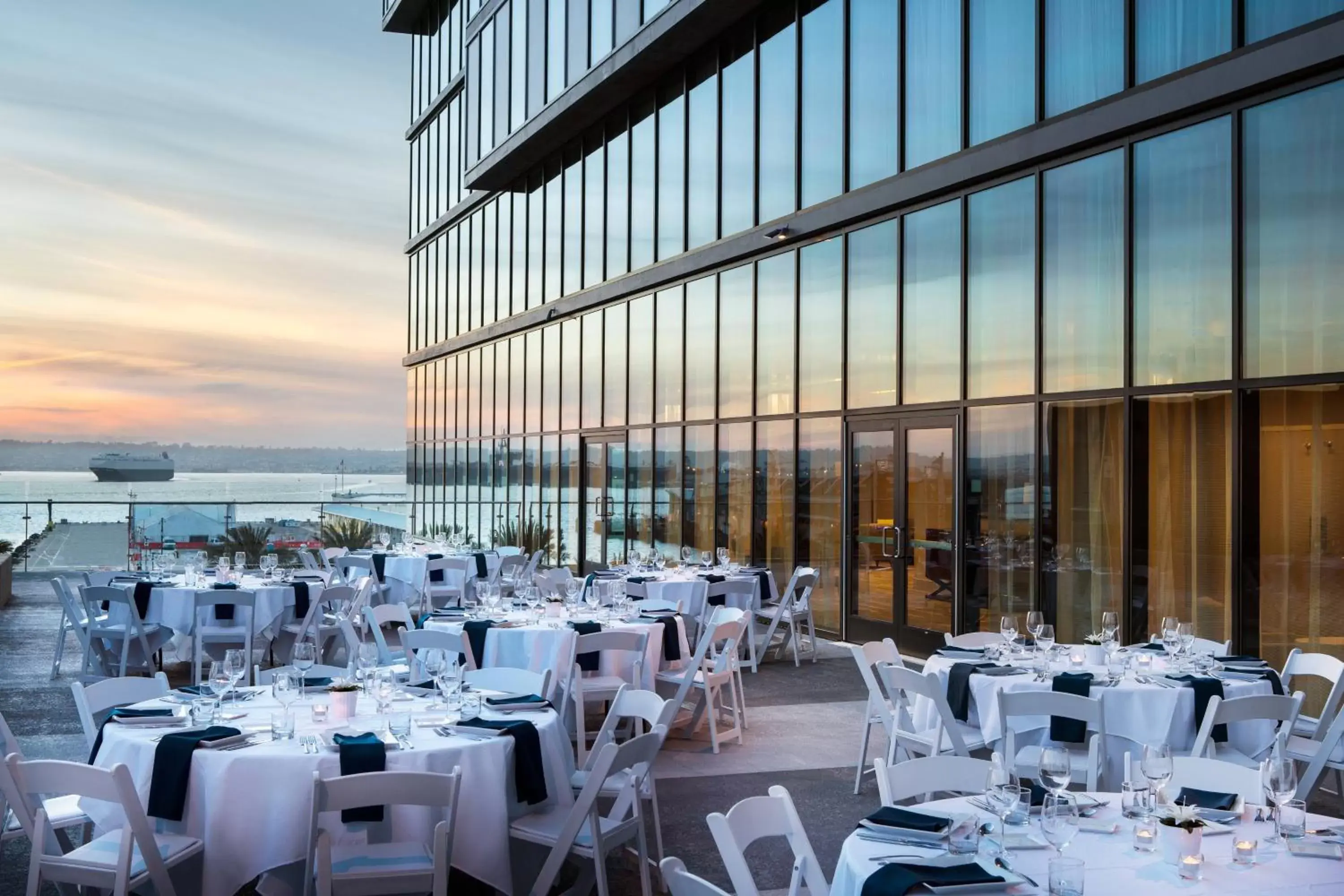 Meeting/conference room, Restaurant/Places to Eat in Residence Inn by Marriott San Diego Downtown/Bayfront