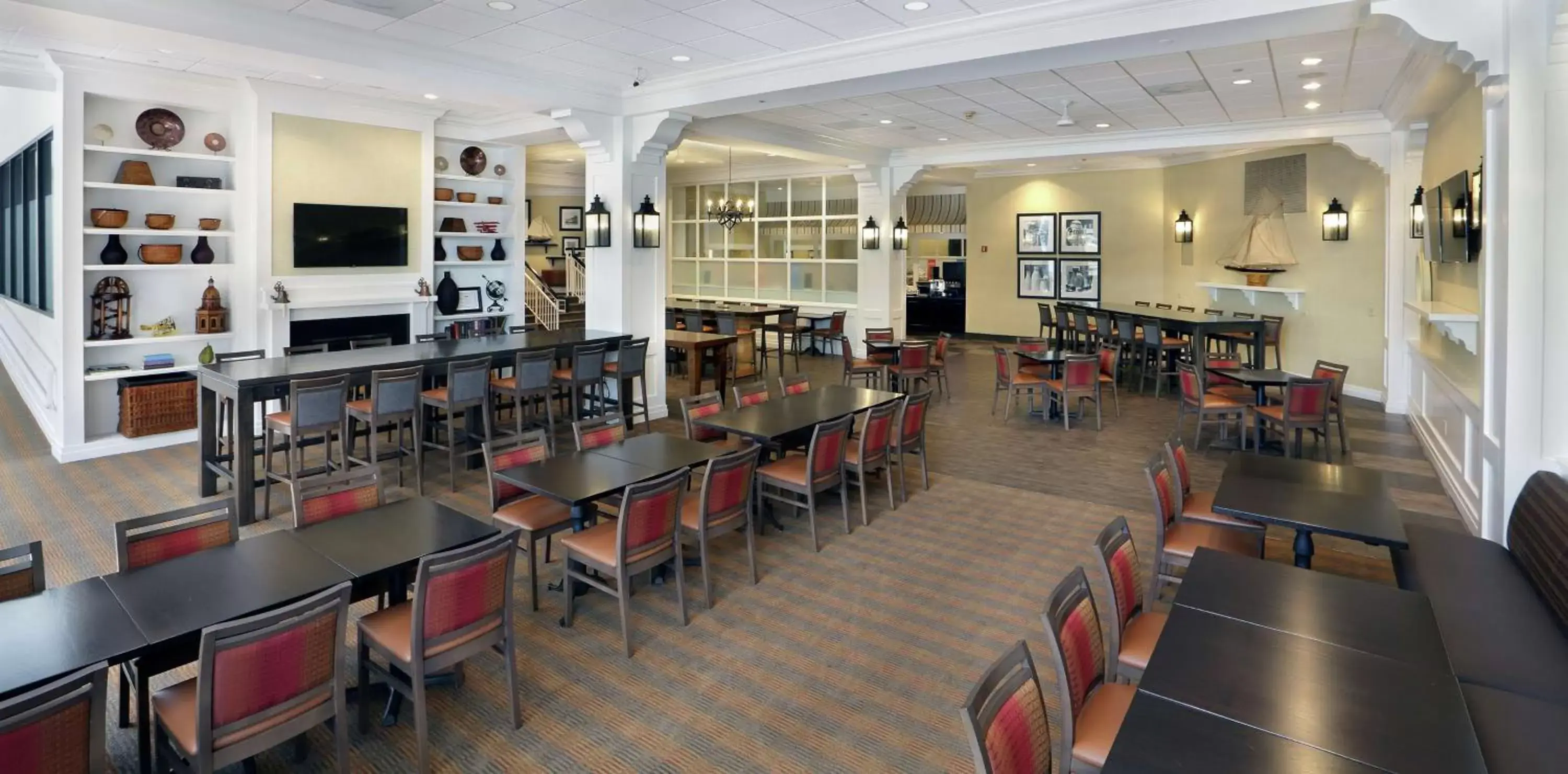 Property building, Restaurant/Places to Eat in Hampton Inn Boston-Natick