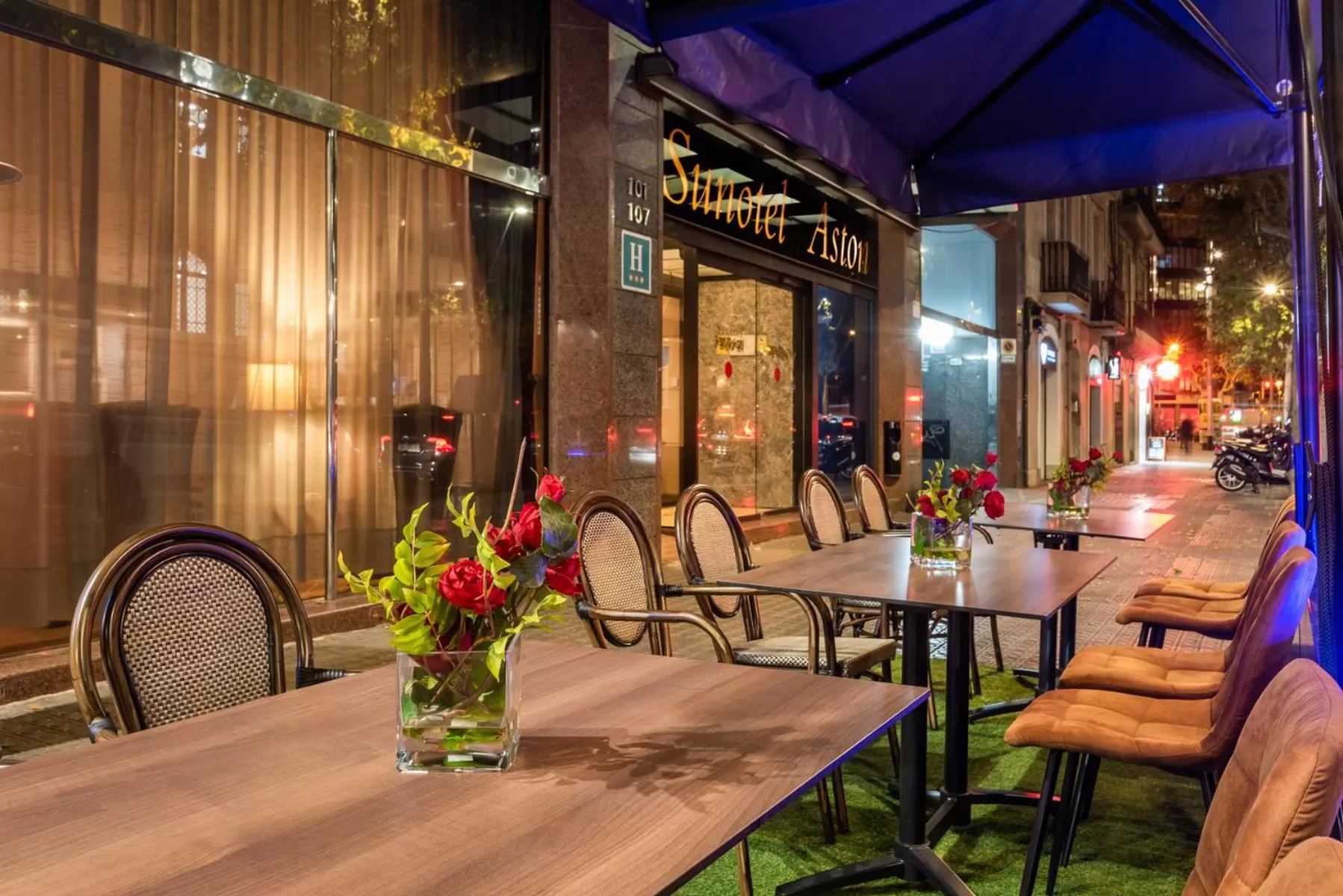 Restaurant/places to eat in Sunotel Aston