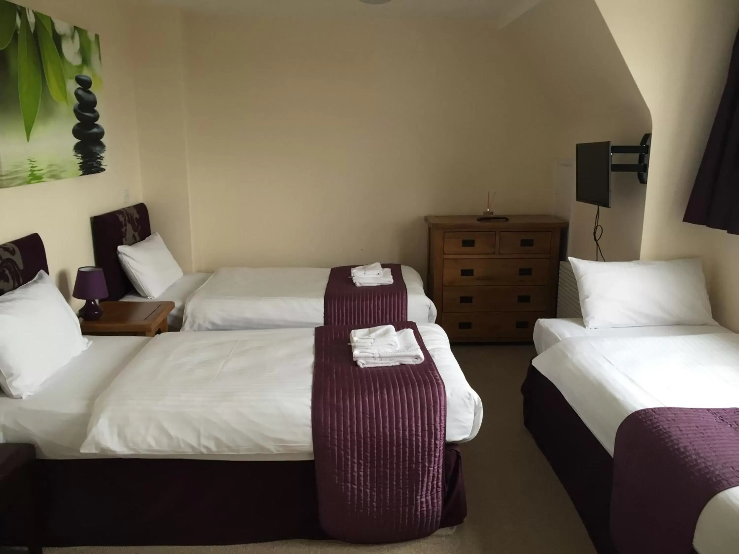 Triple Room in Stones Hotel and Bar