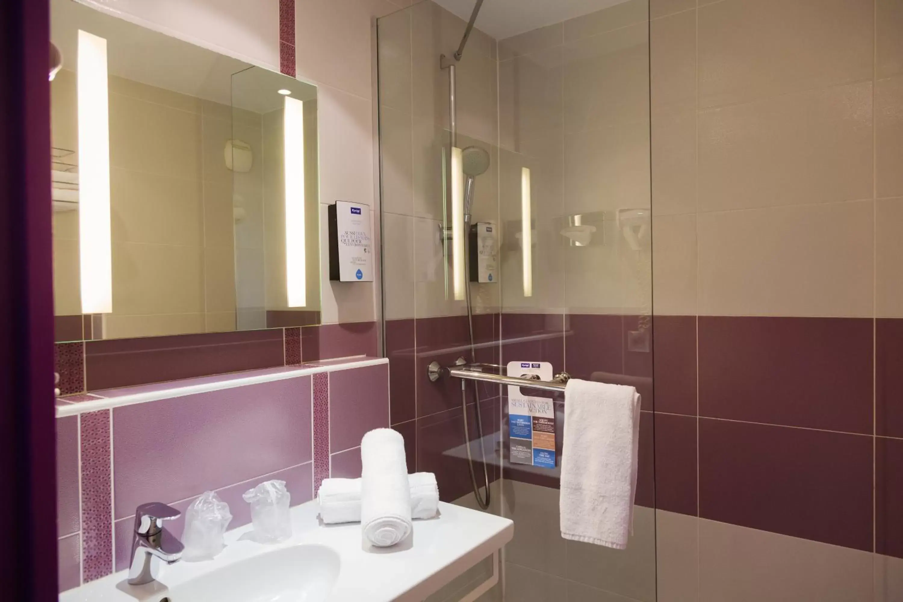 Bathroom in Kyriad Montpellier Sud - A709