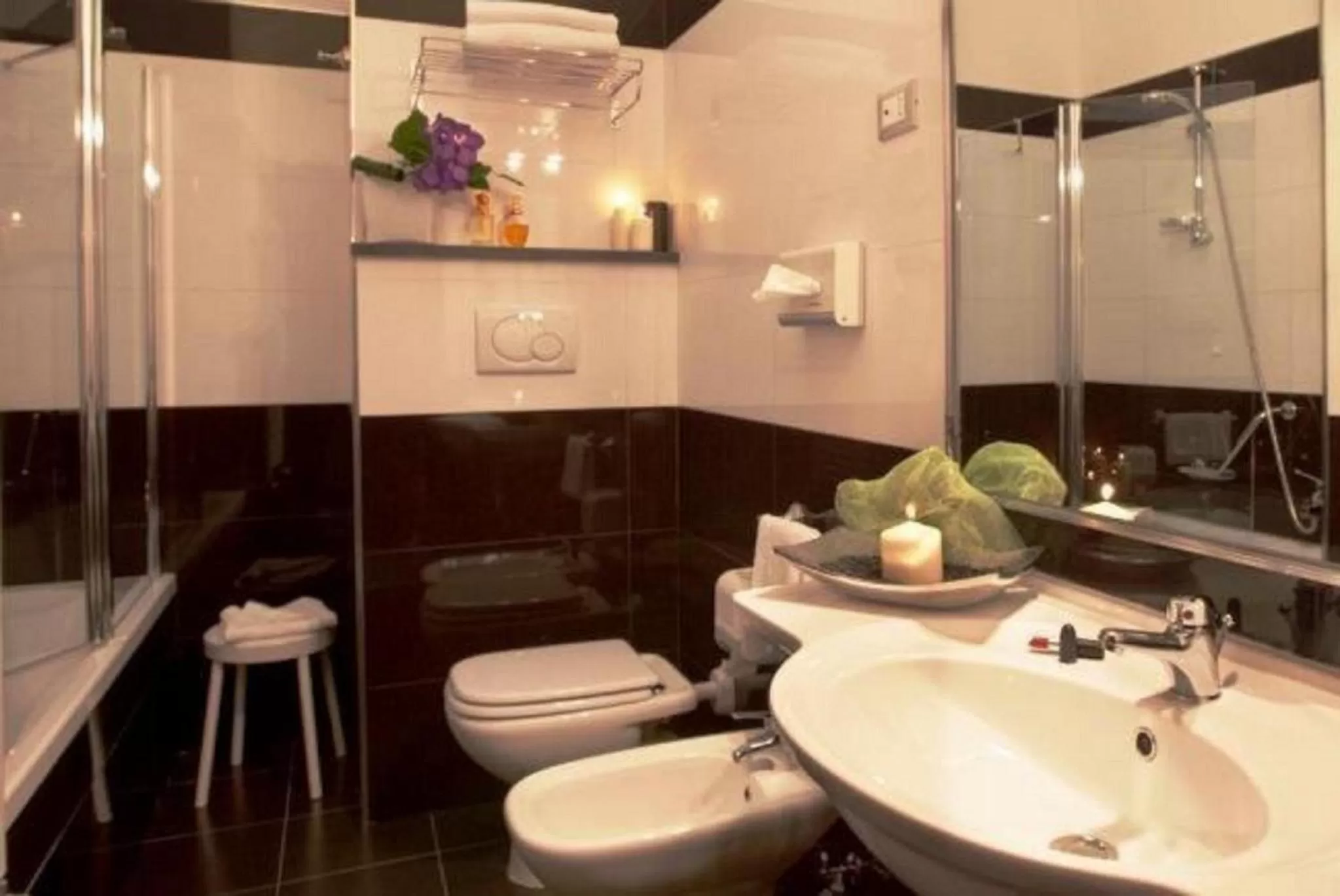 Bathroom in Hotel Mondial