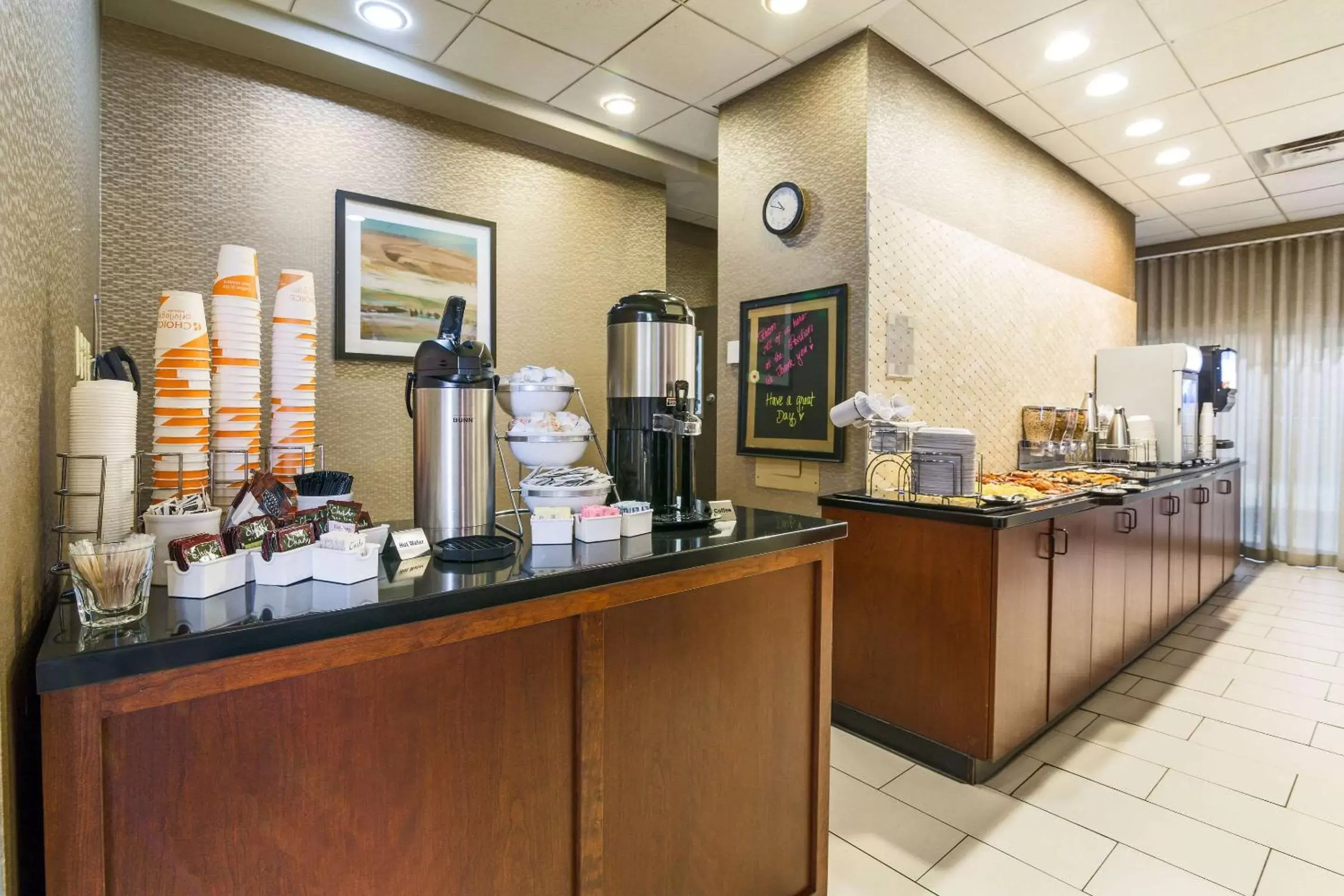 Restaurant/places to eat in Clarion Hotel Convention Center Restaurant/places to eat in Clarion Hotel Convention Center