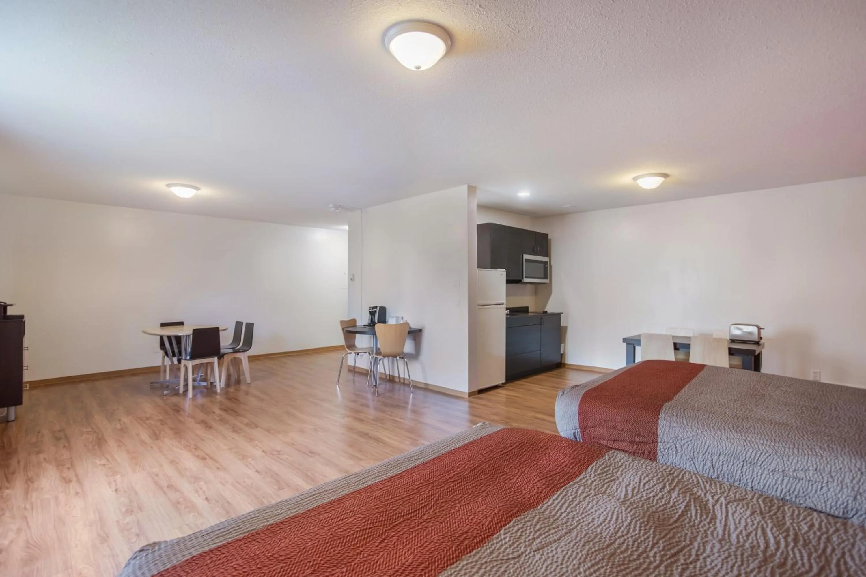 Photo of the whole room in Motel Bo-Camrose, AB