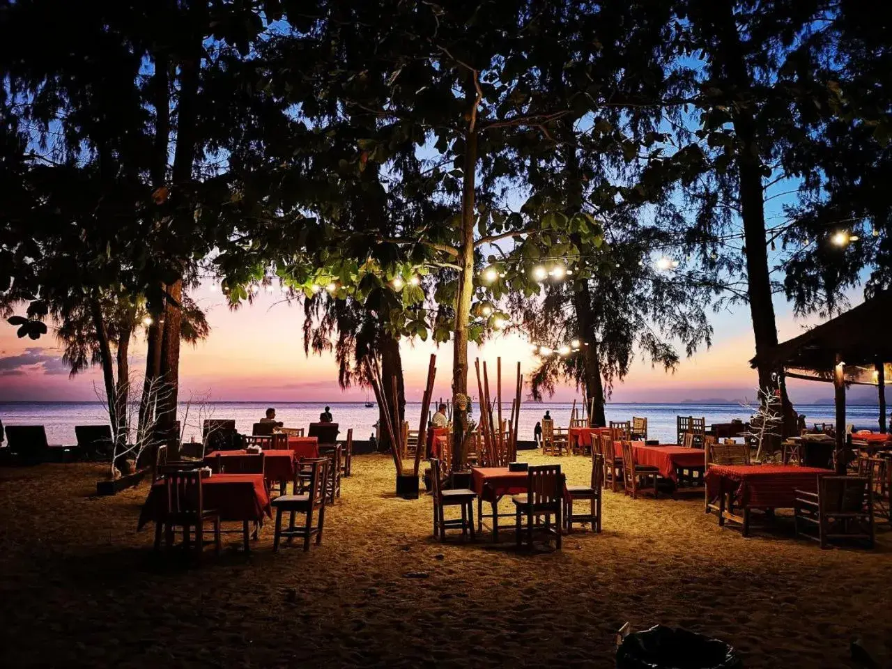 Restaurant/Places to Eat in Eco Lanta Hideaway Beach Resort
