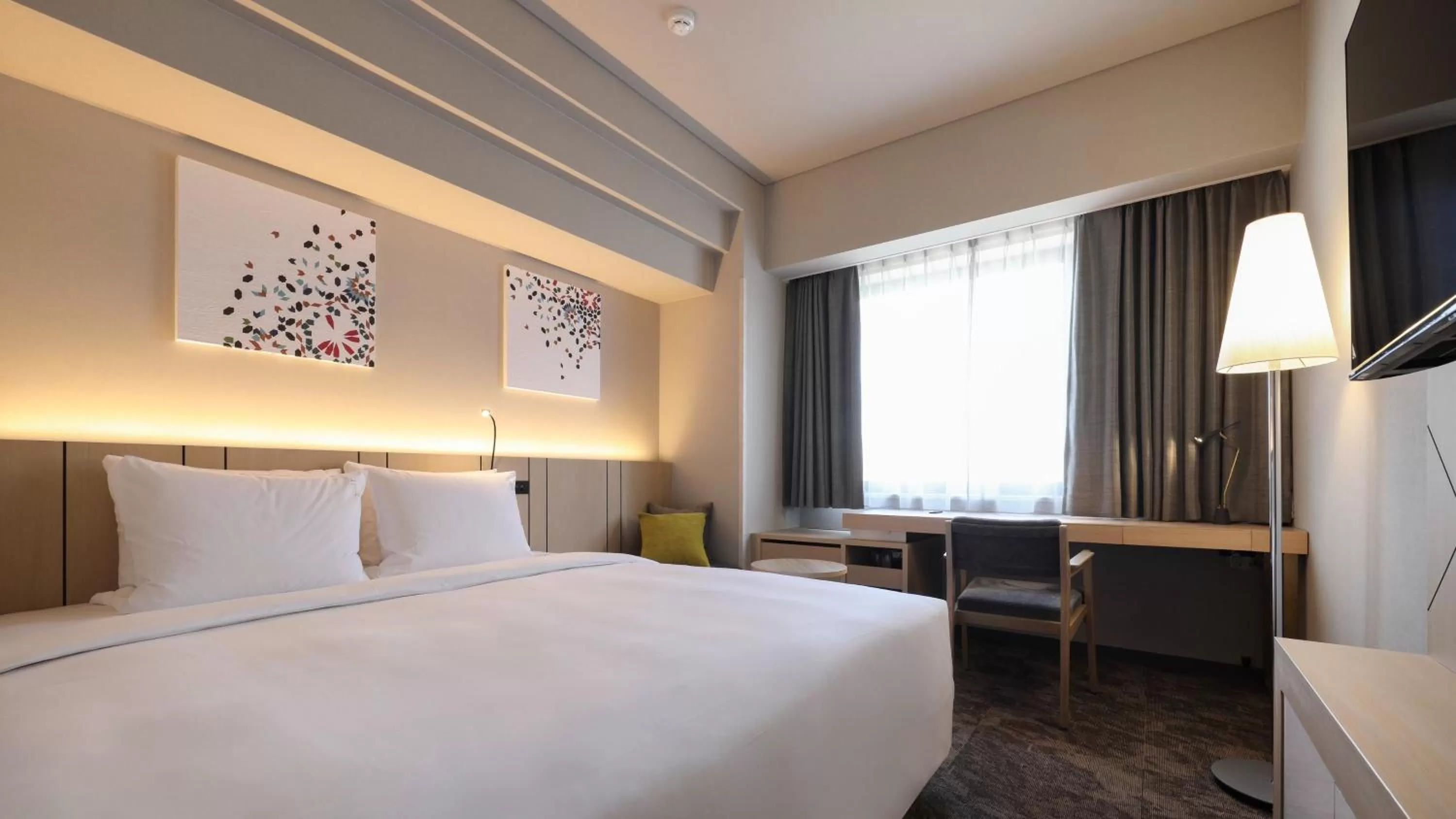 Photo of the whole room, Bed in ANA Holiday Inn Sendai by IHG