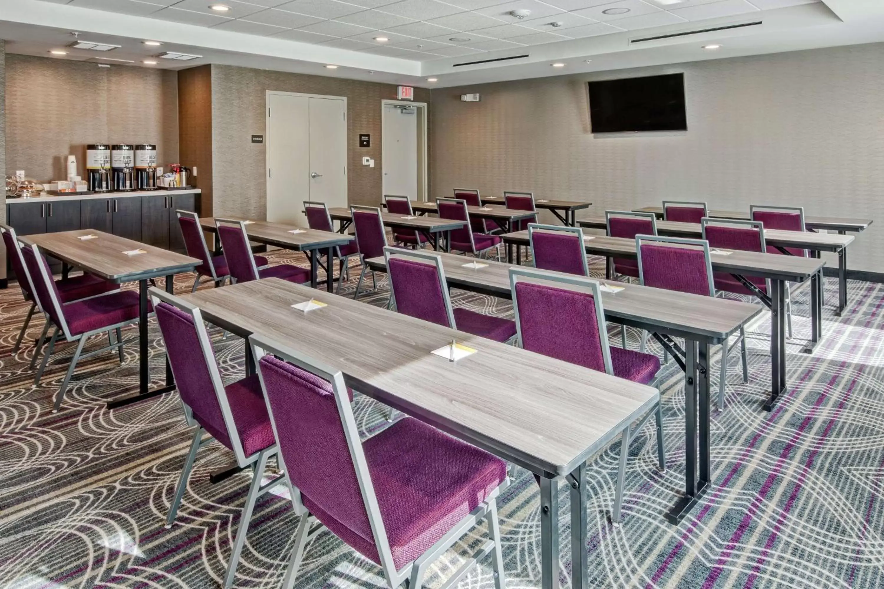 Meeting/conference room in Hampton Inn Fresno Airport